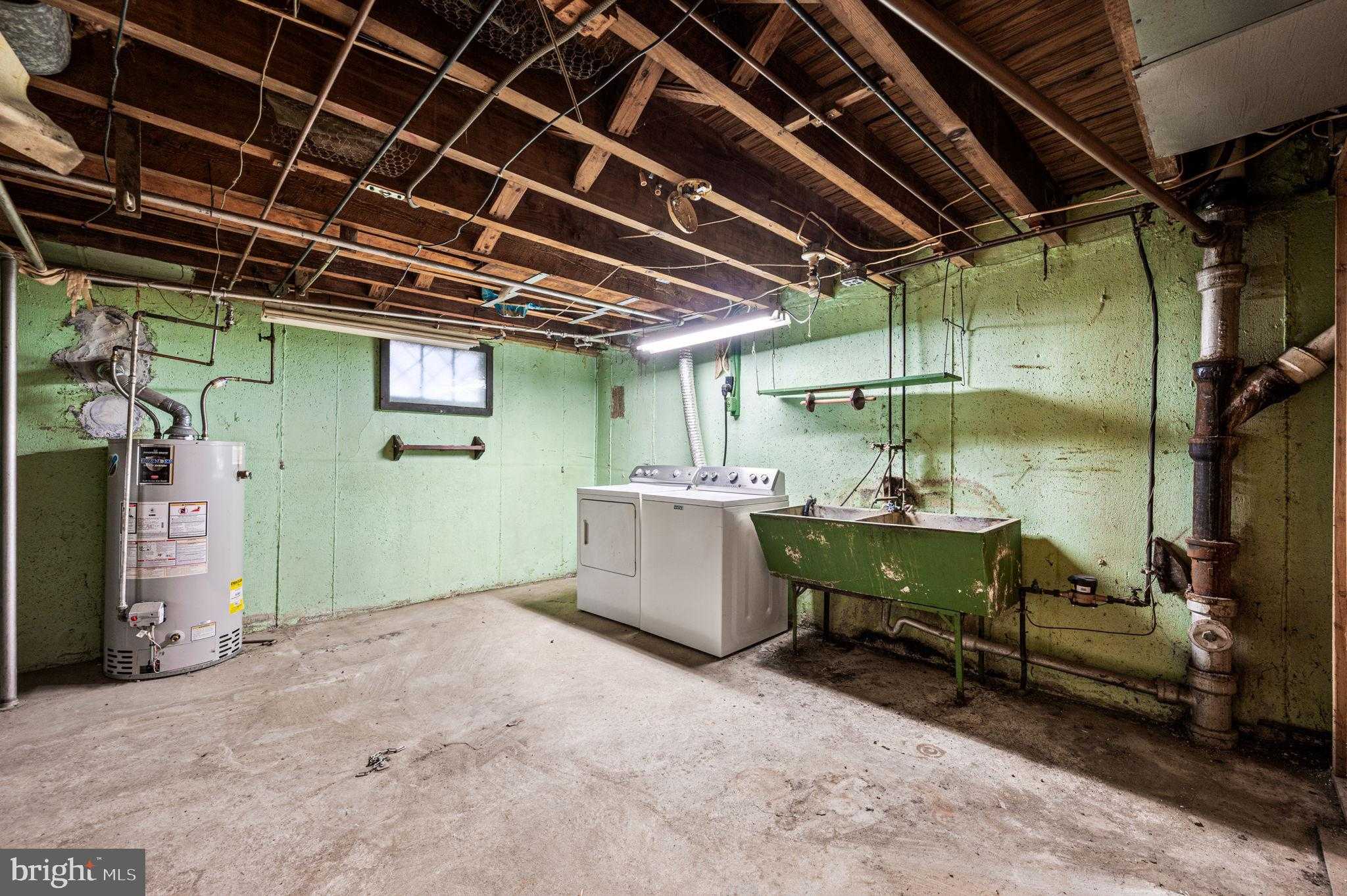 255 Gibbons Rd photo 22