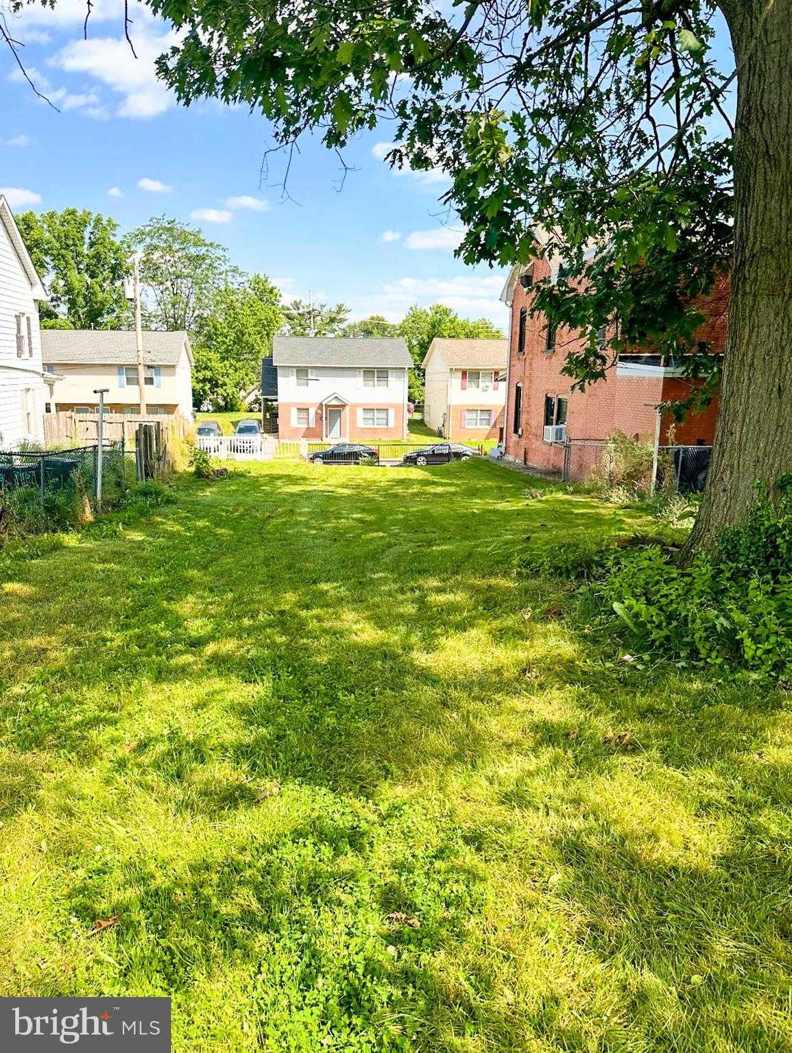 747 Spruce St photo 3