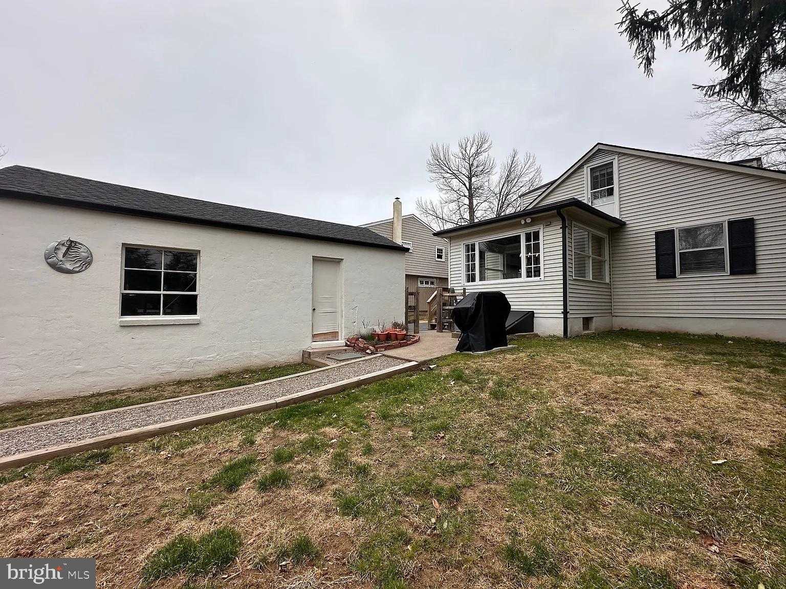 995 Swayze Ave photo 22