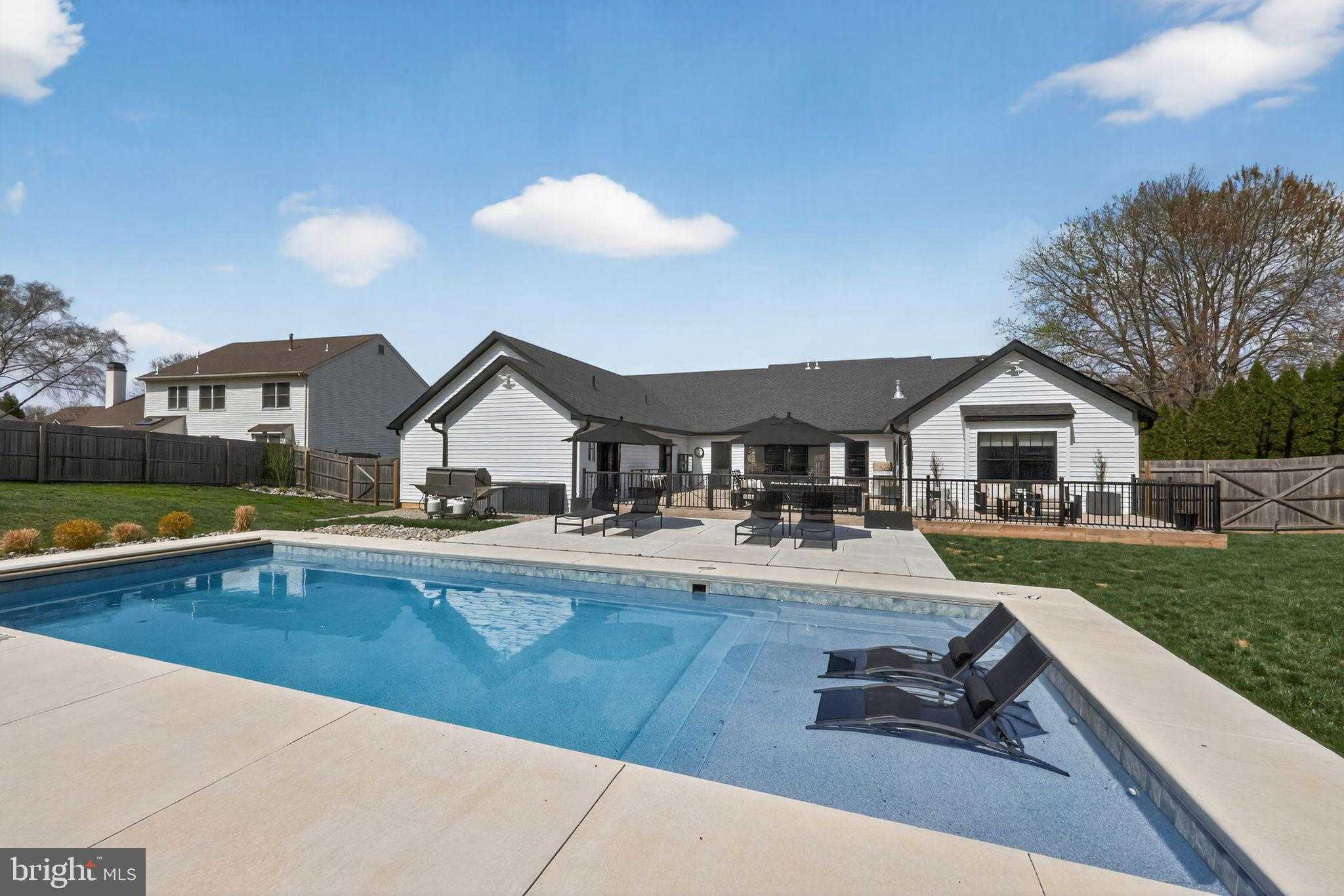 694 Countess Dr photo 31