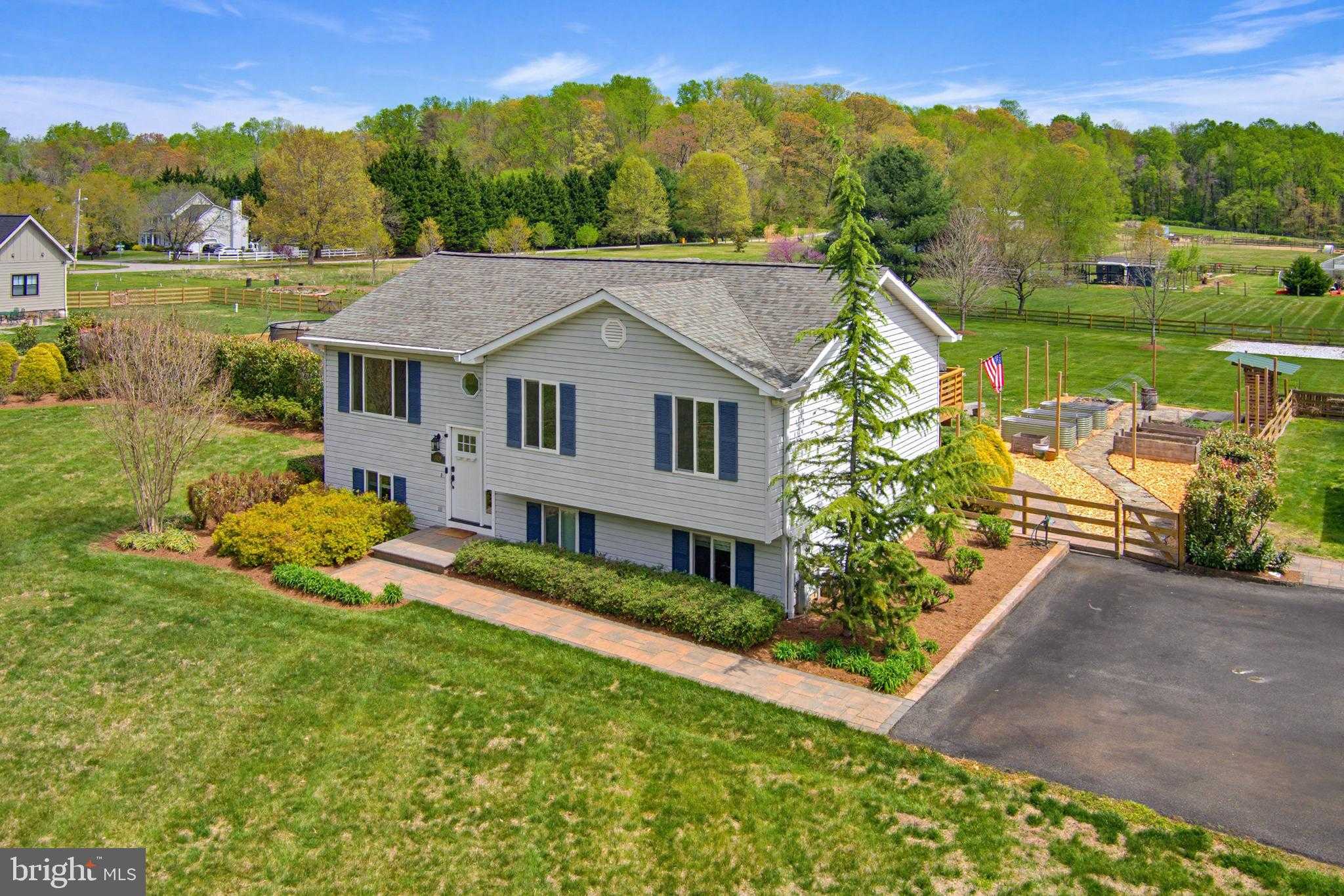 3229 Beards Point Rd photo 3