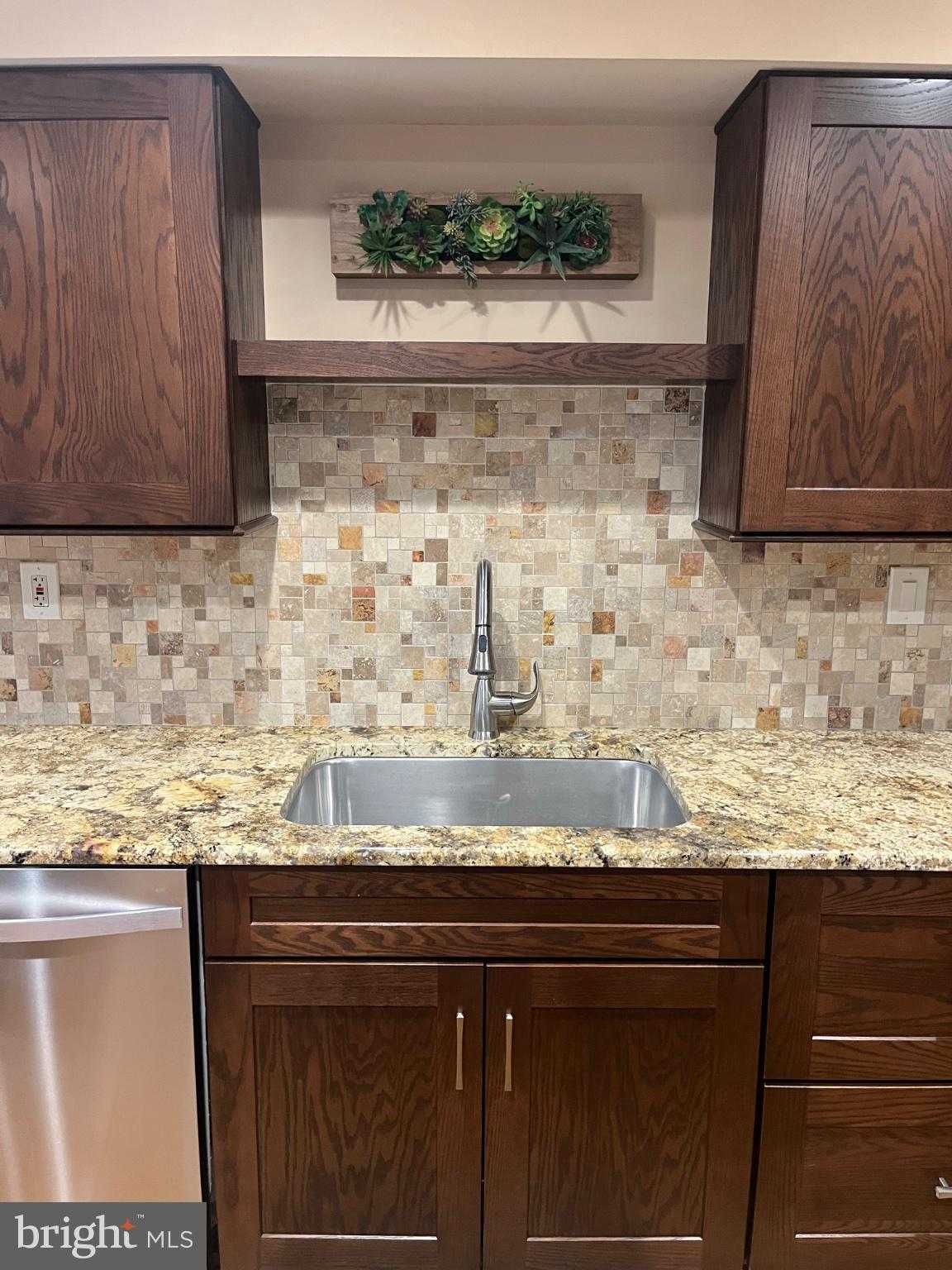 304 Julian Dr E photo 4