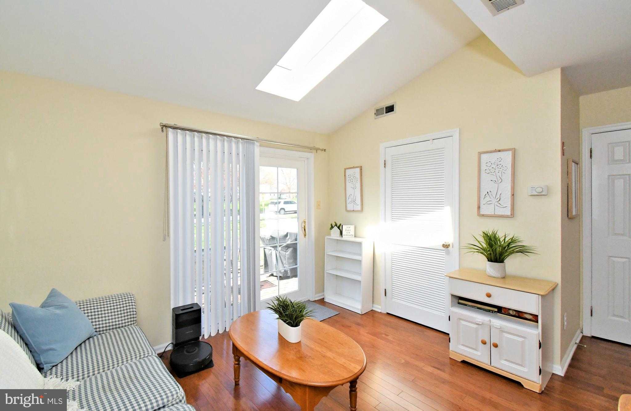 57 Ardsley CT photo 10