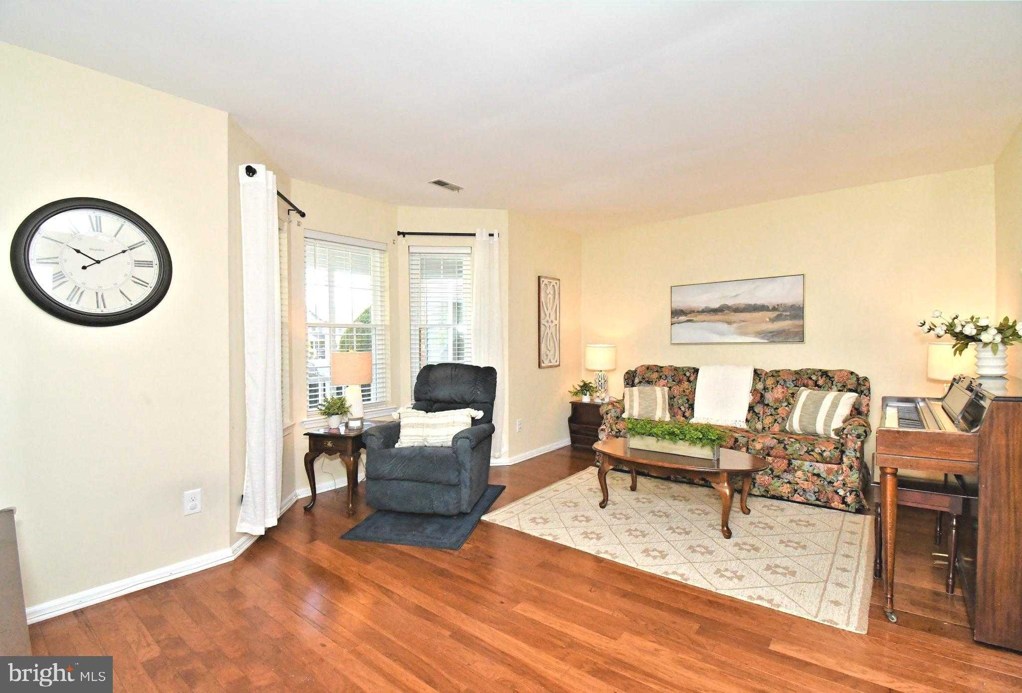 57 Ardsley CT photo 4