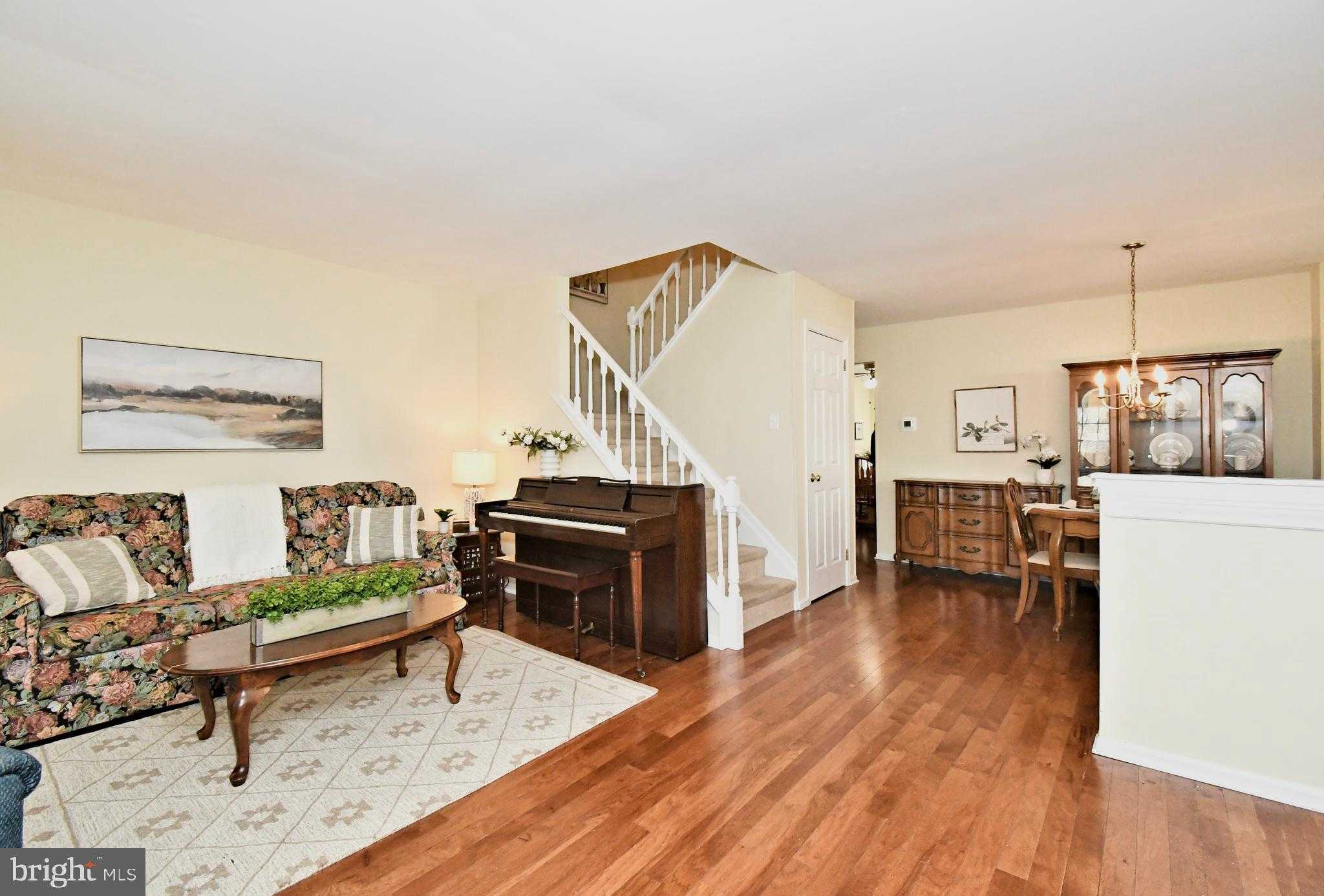 57 Ardsley CT photo 5