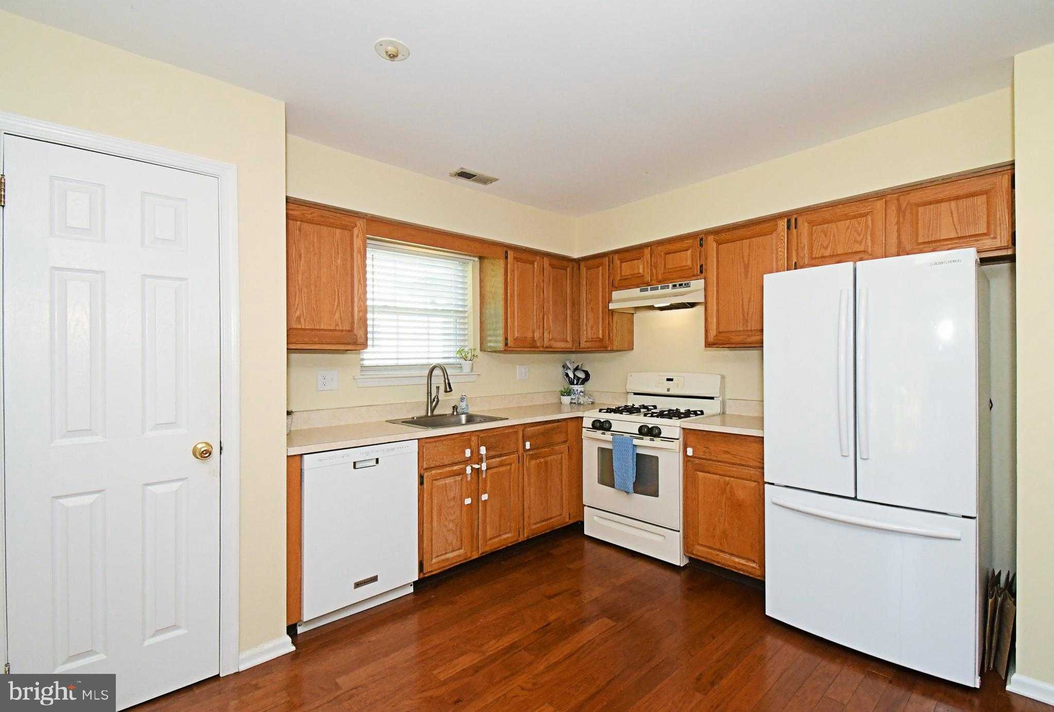 57 Ardsley CT photo 9