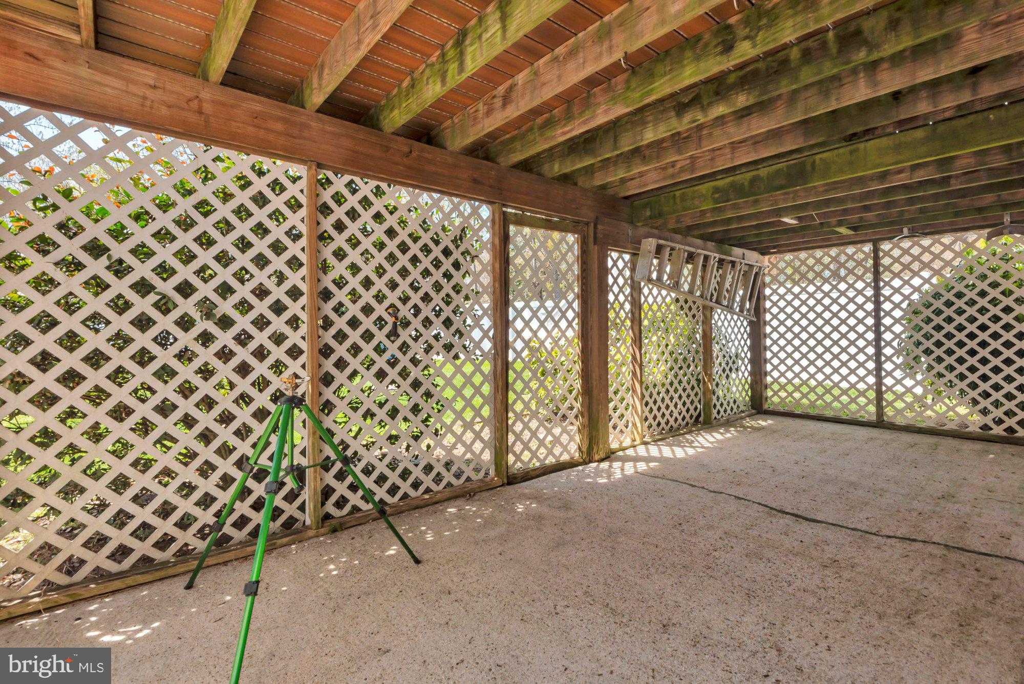 970 Magothy Ave photo 30