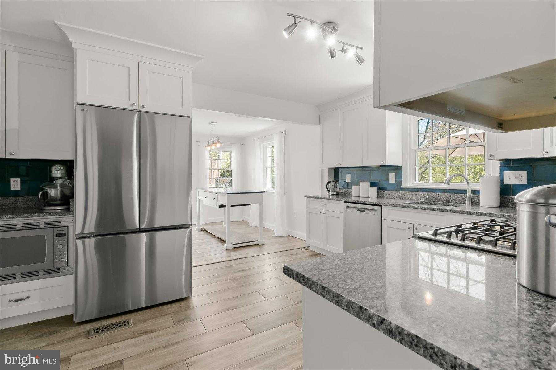 6216 Hollins Dr photo 12