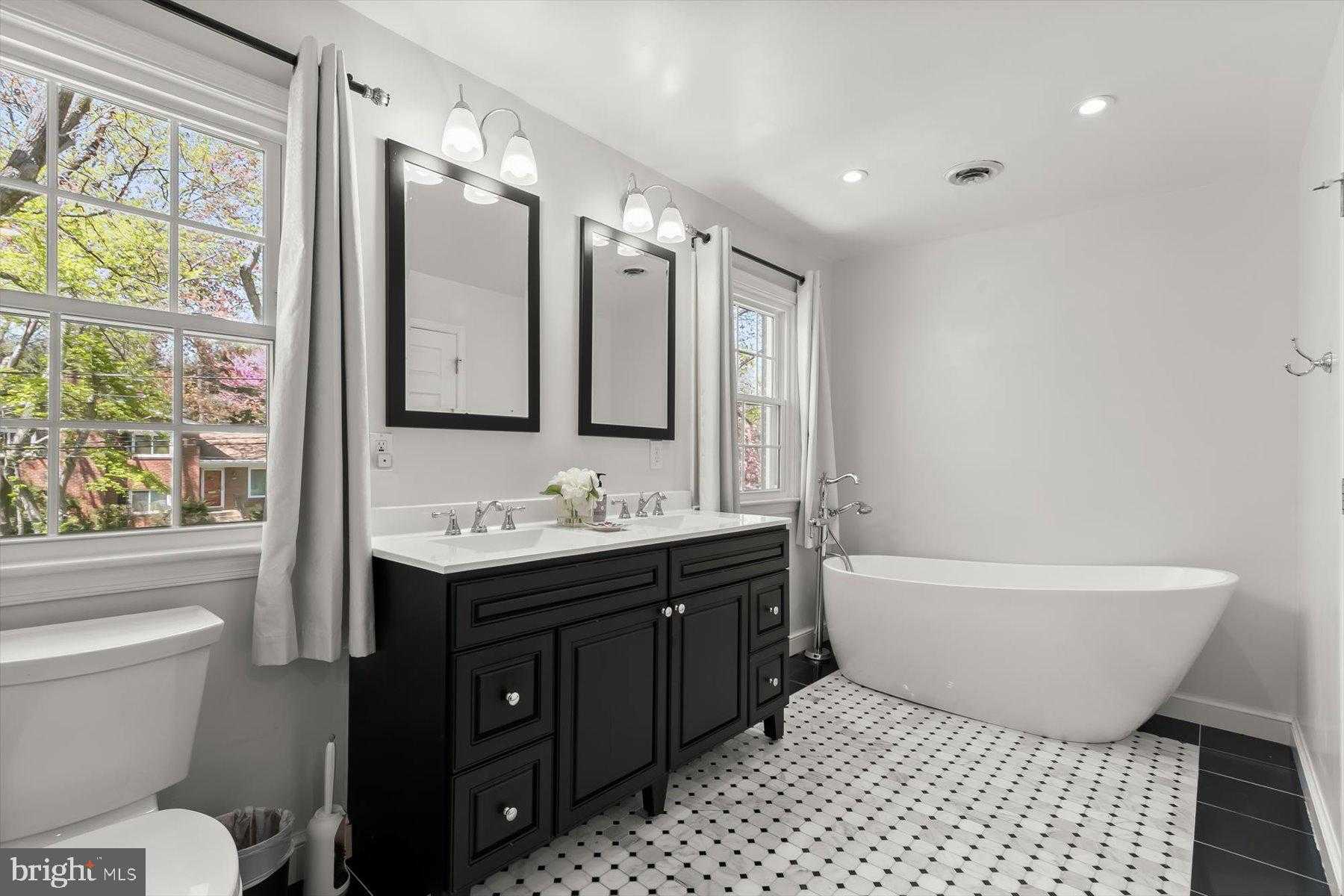 6216 Hollins Dr photo 23