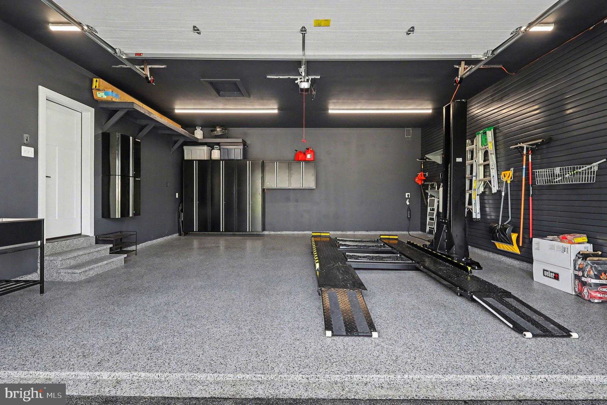 16004 Hopewell CT photo 4