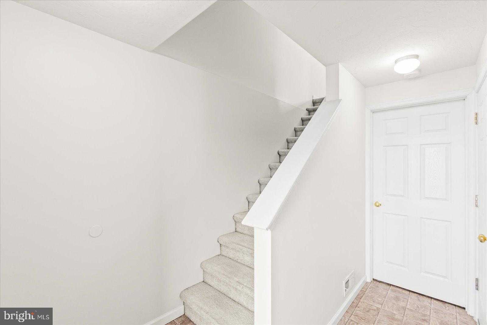 1242 Ledge Dr photo 5