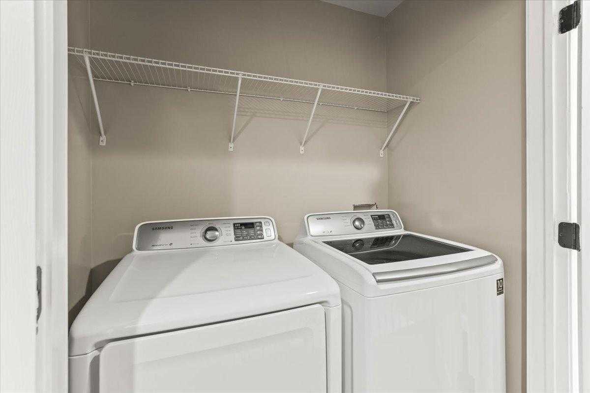 3001 Frankfurt CT photo 33