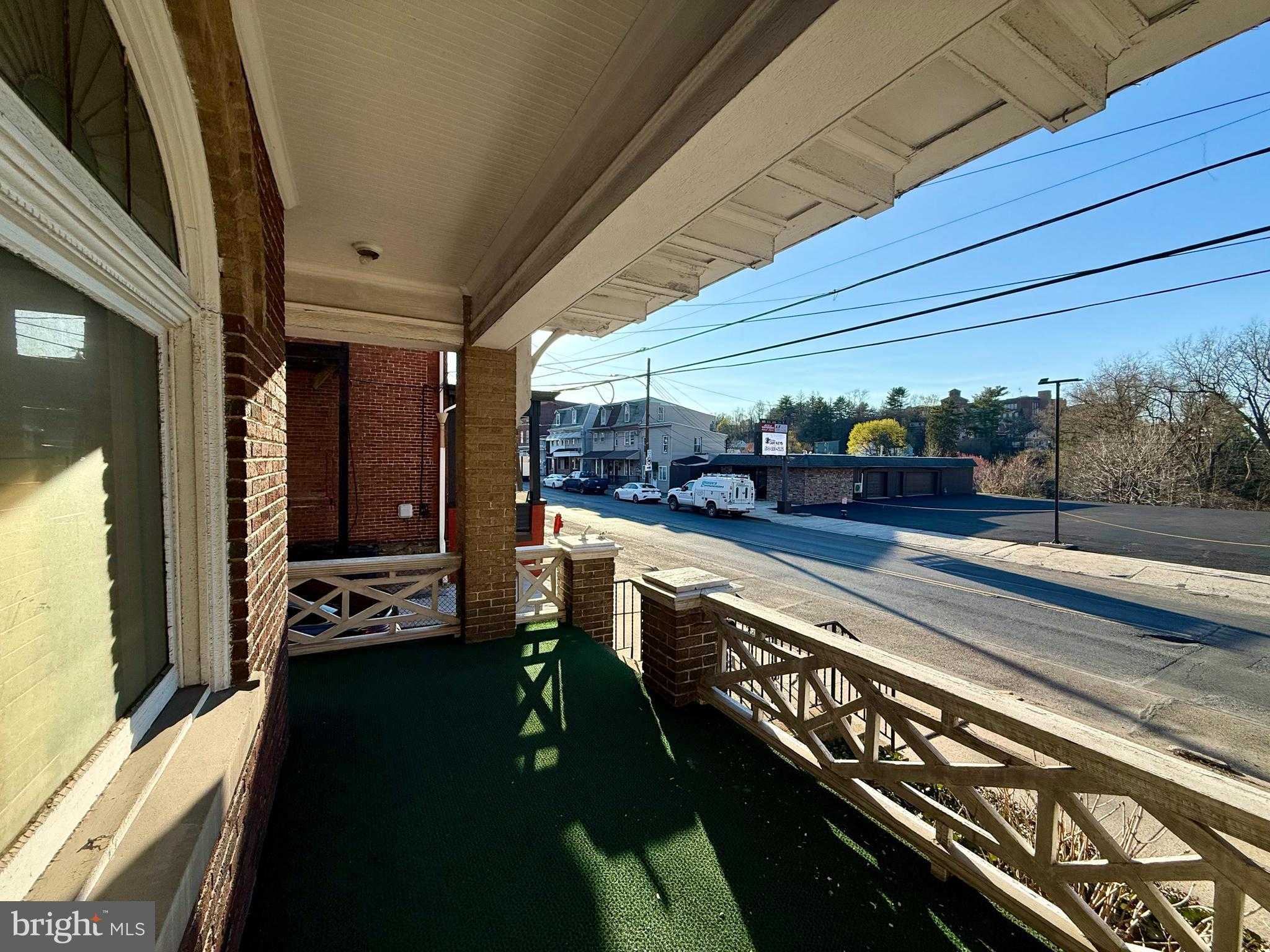 1543 W Market St photo 2