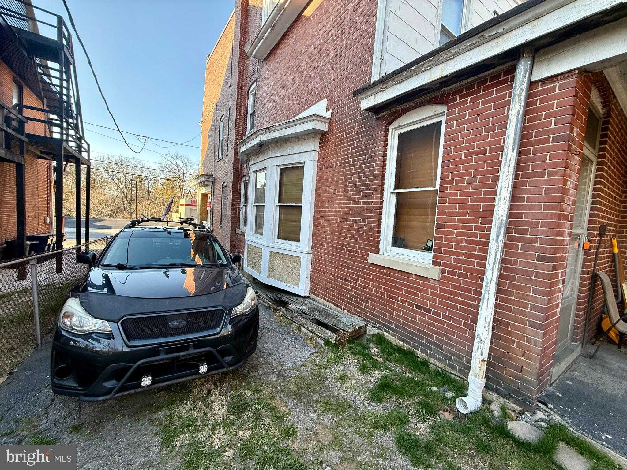 1543 W Market St photo 7