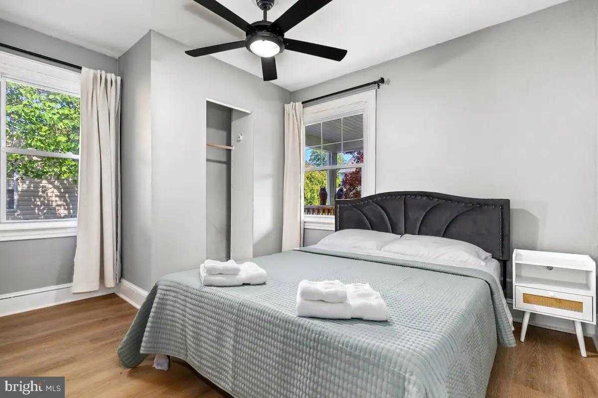 301 Beverley Pl photo 38