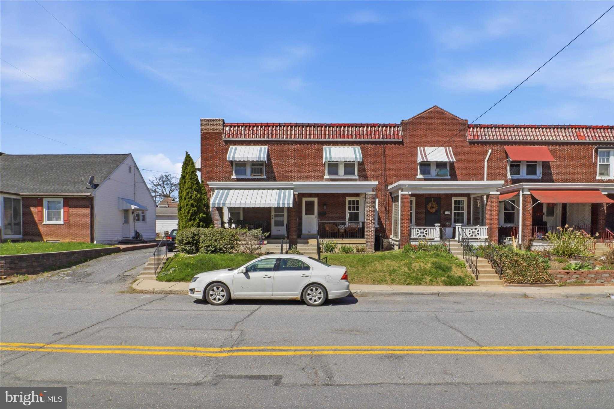 521 Hamilton St photo 2