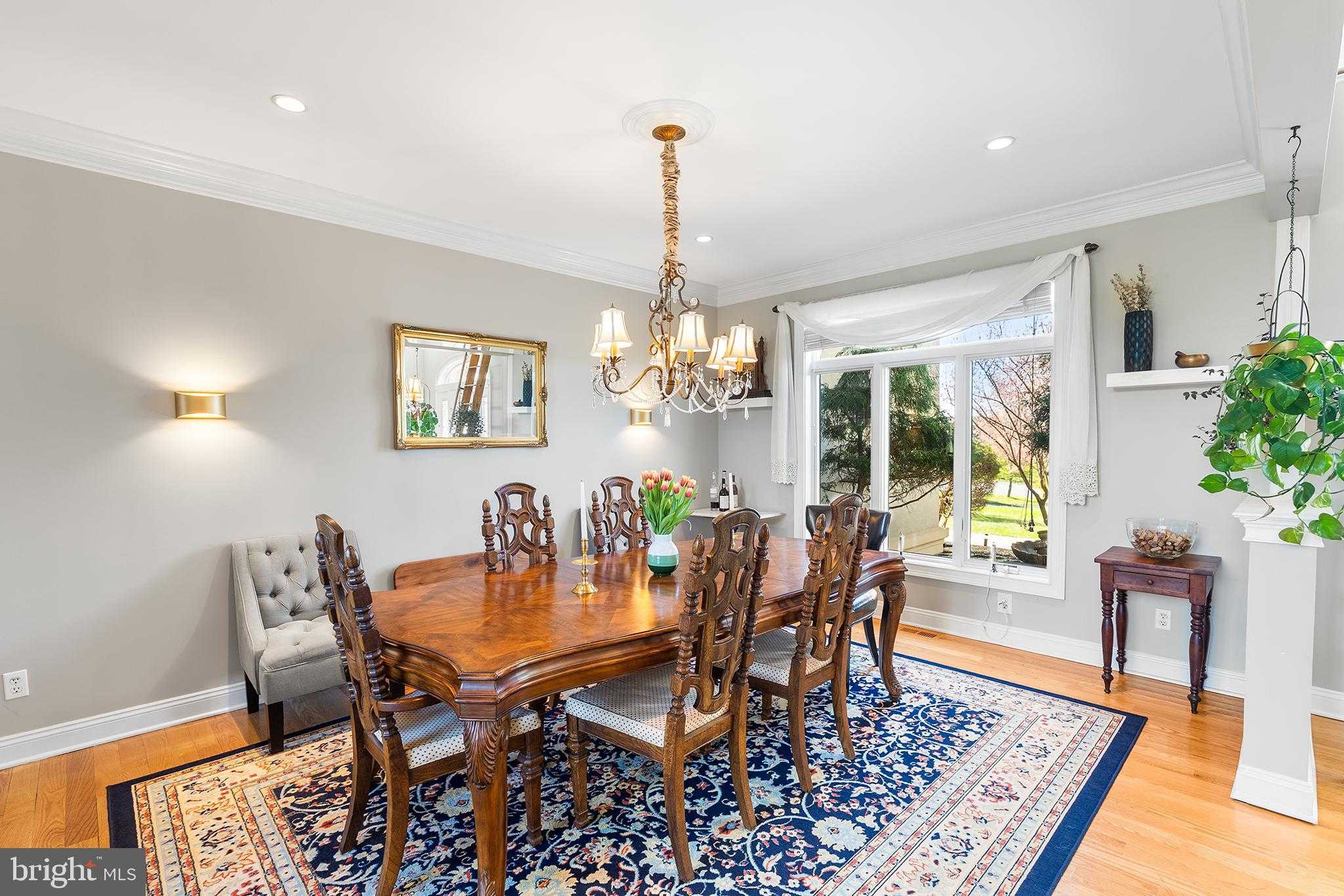 1572 Courtney Court photo 5