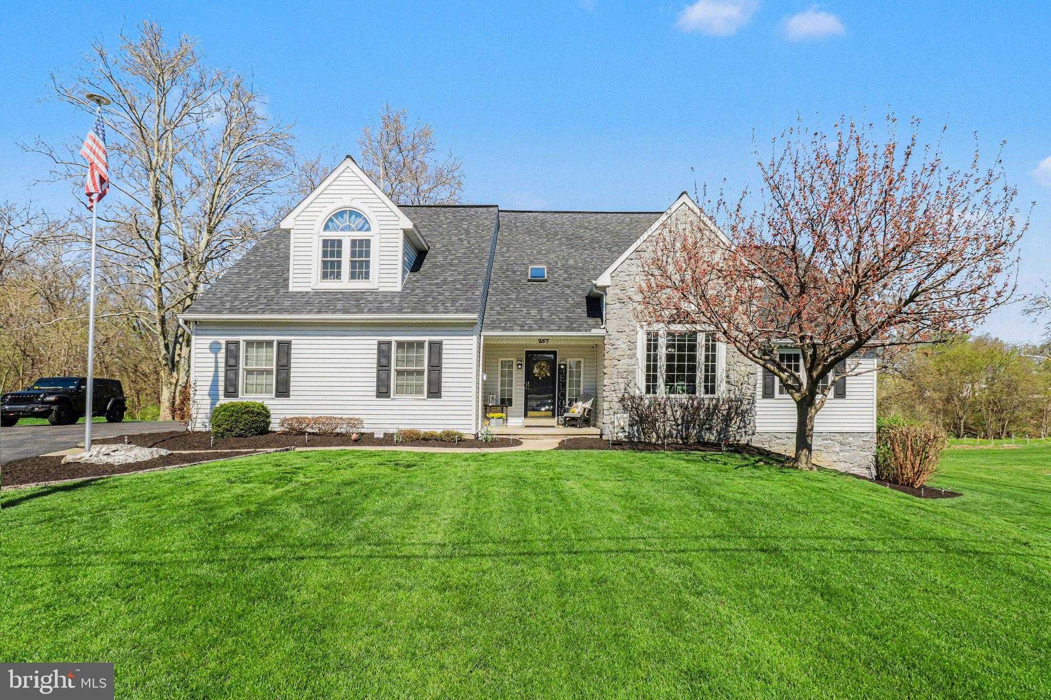 257 Park Ave photo 2