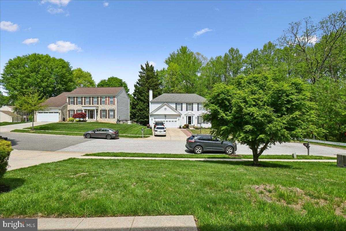 903 Brook St photo 3