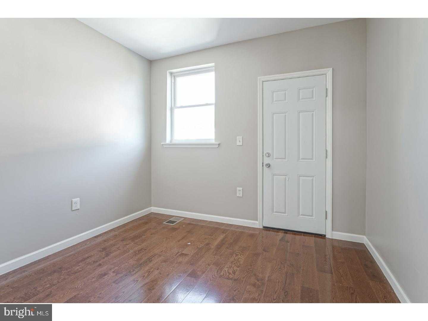 2118 S Lambert St photo 12