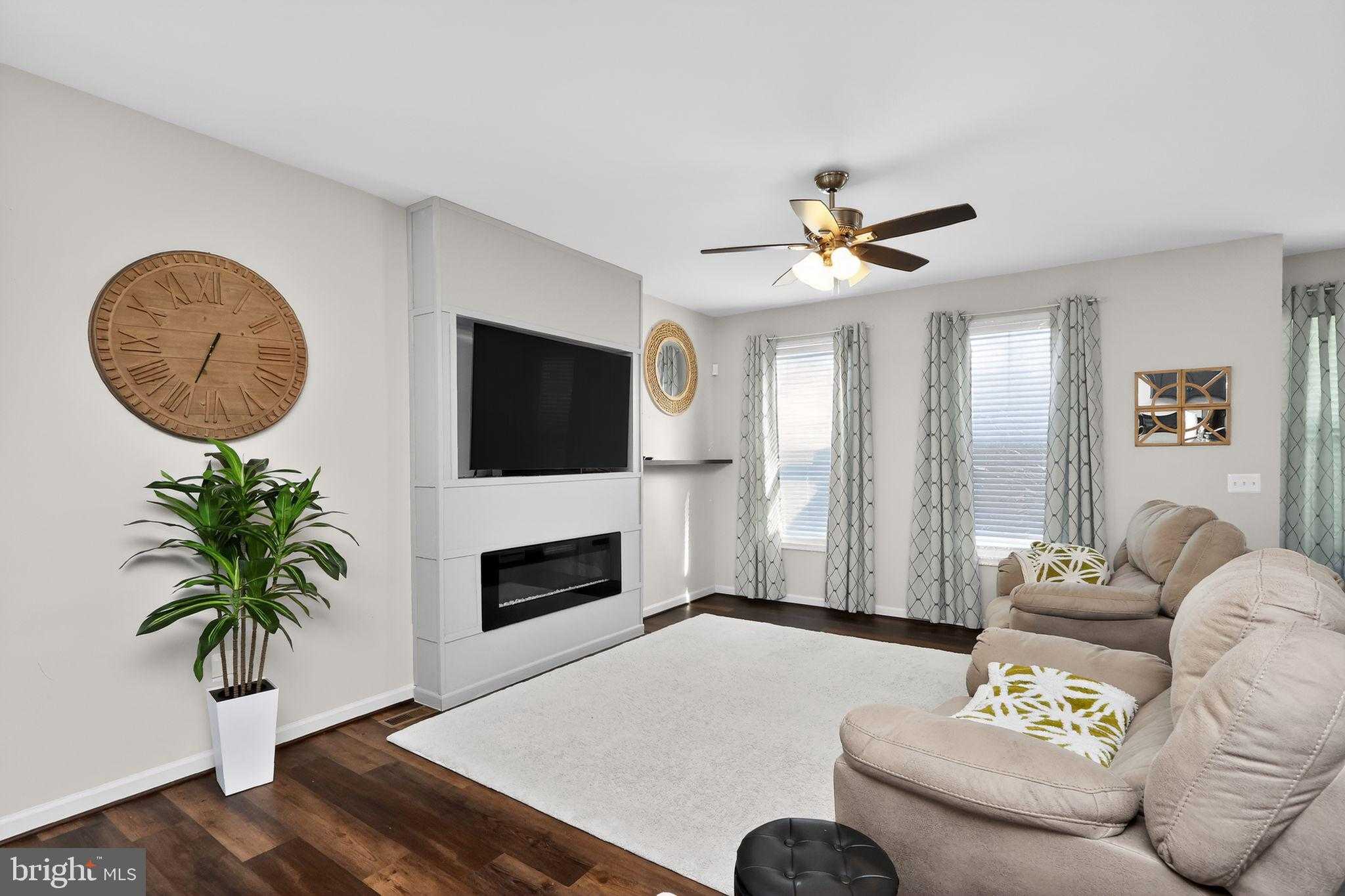 404 Coastal Ave photo 4