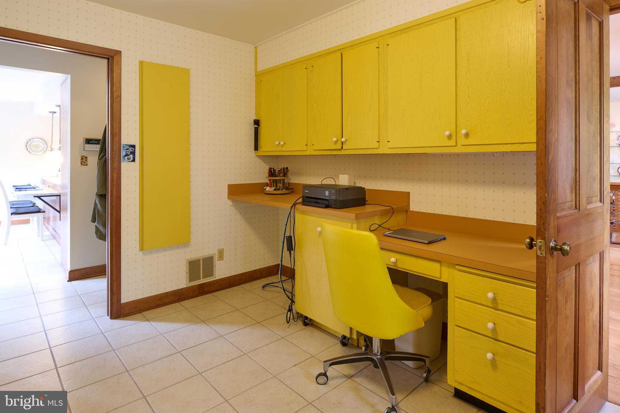 576 E Shadow Ln photo 35