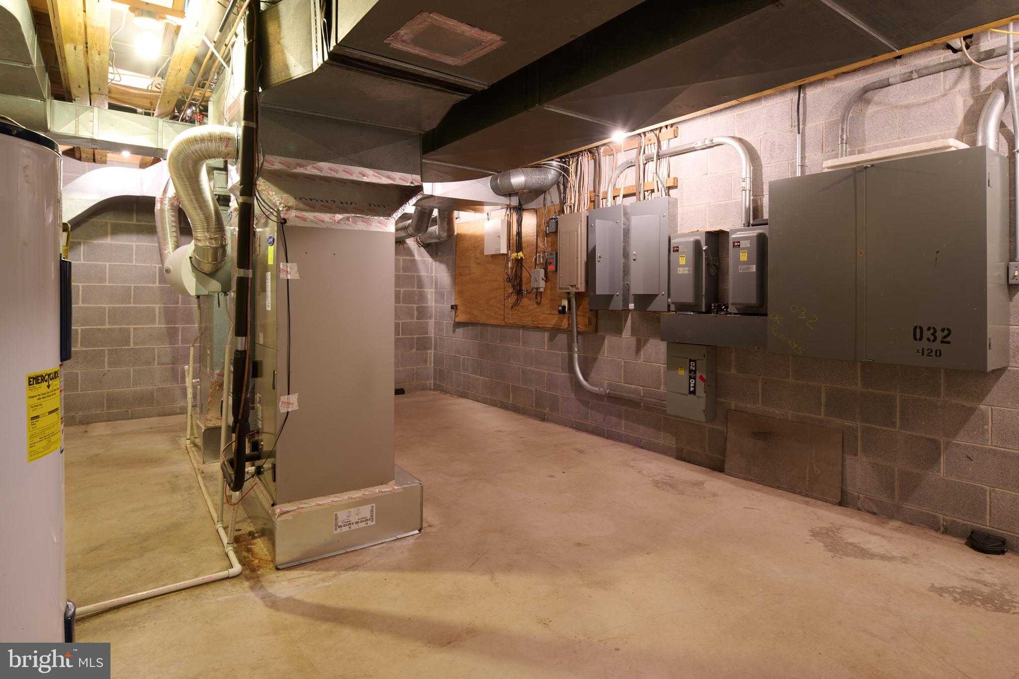 576 E Shadow Ln photo 72