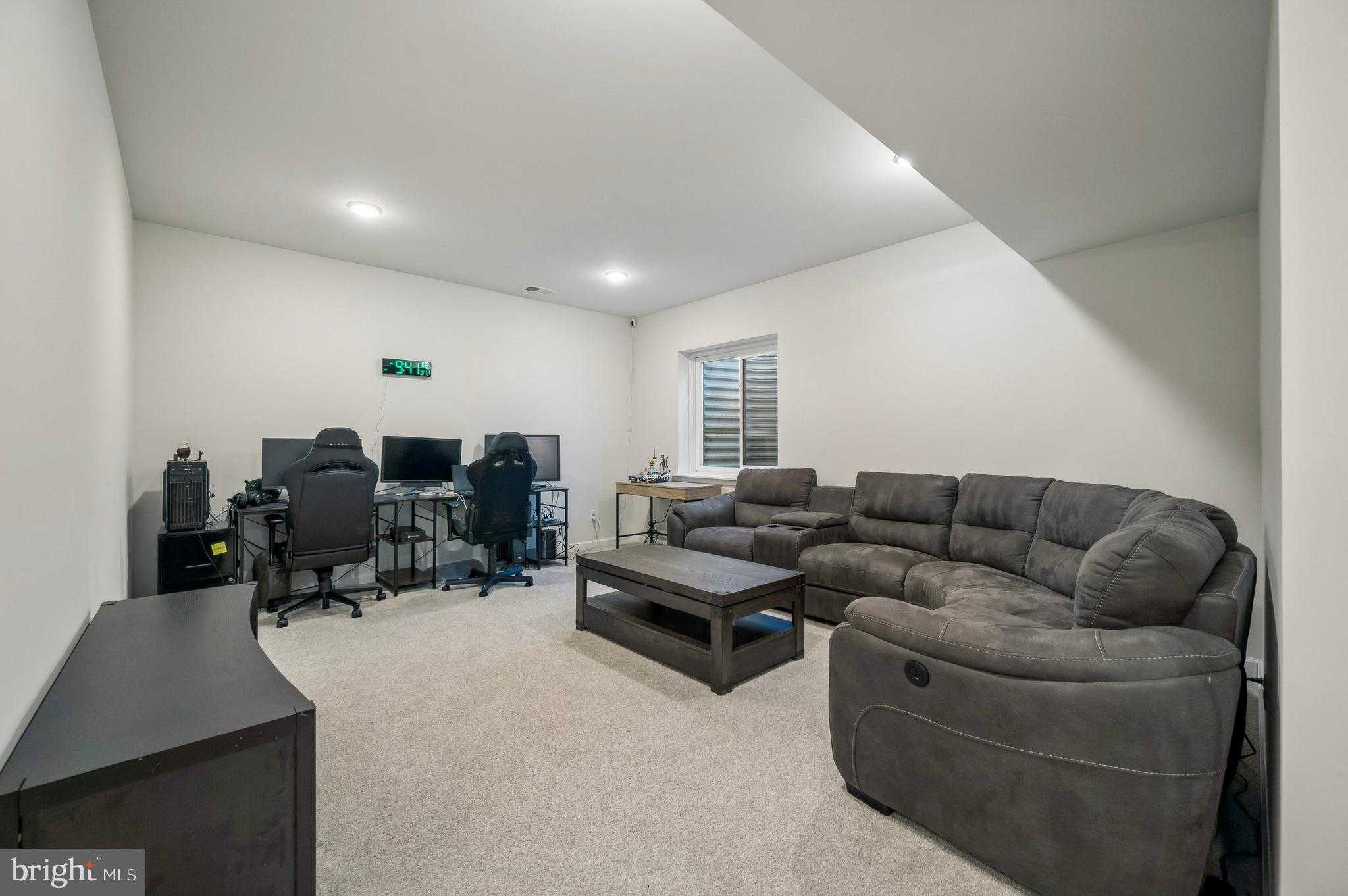 405 Sanctuary CT photo 22