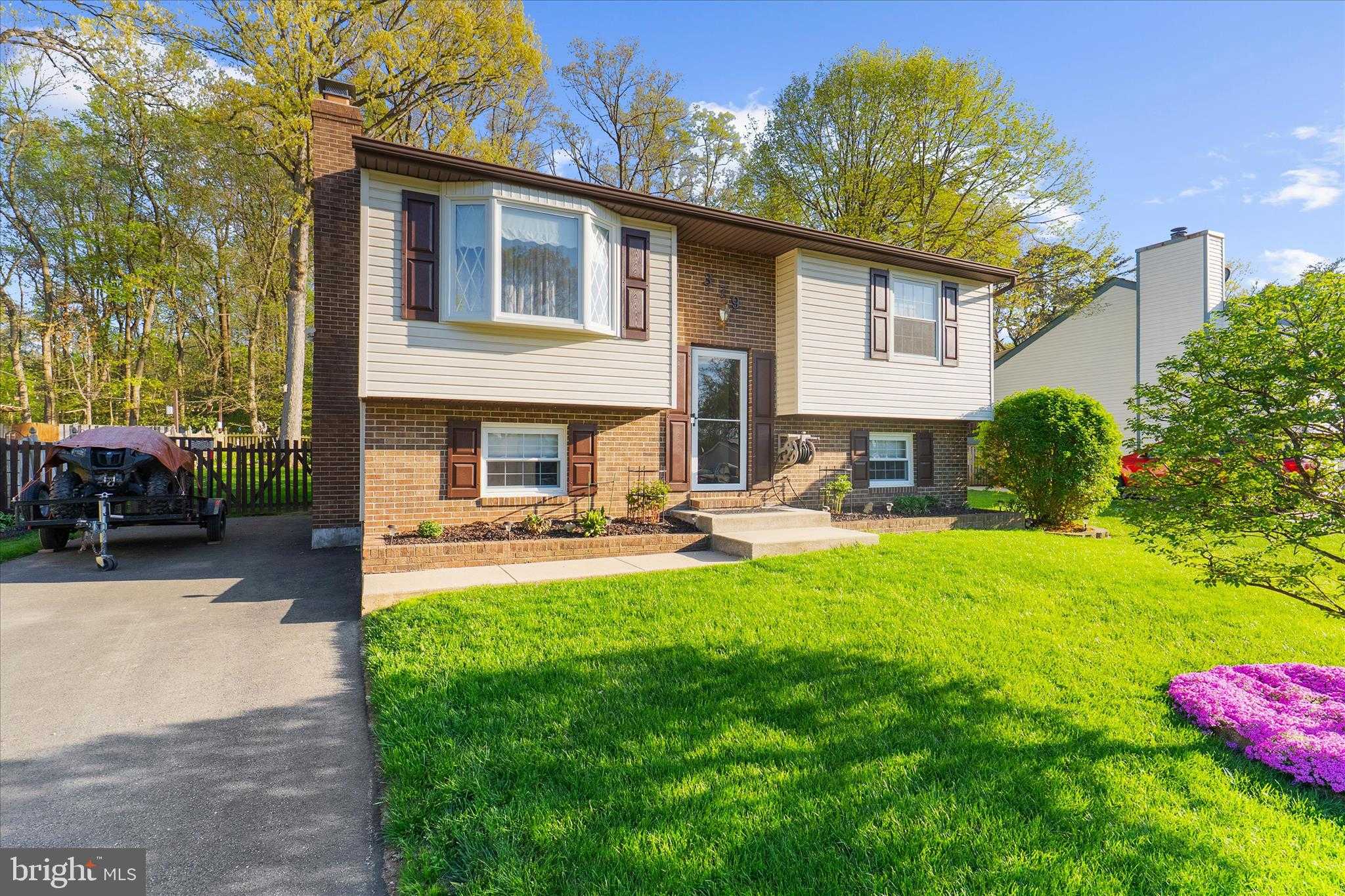 379 Dublin Dr photo 2