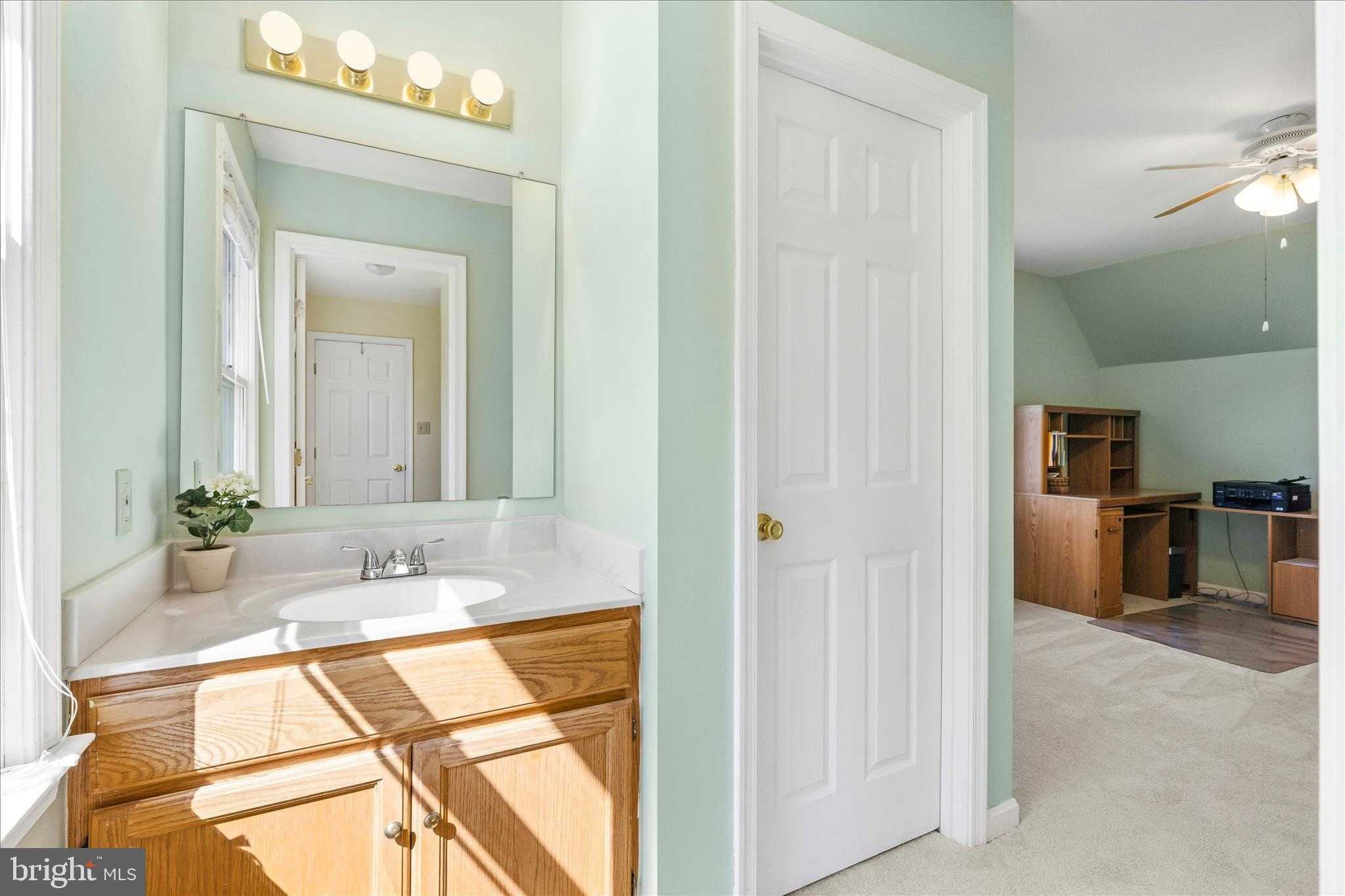 304 Washington St photo 24