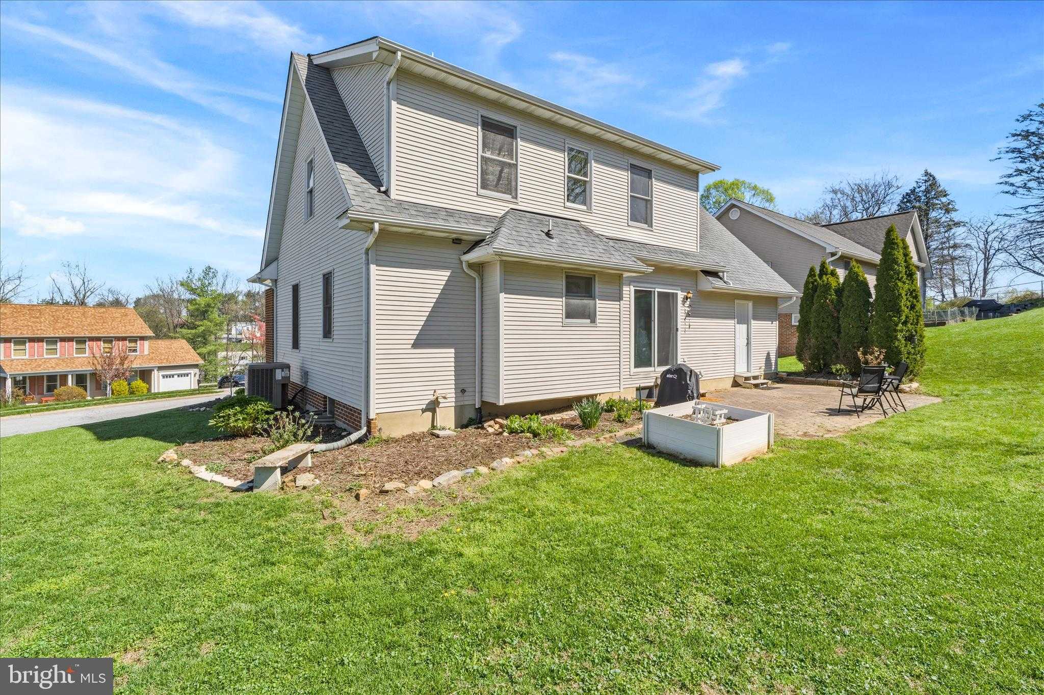 304 Washington St photo 34