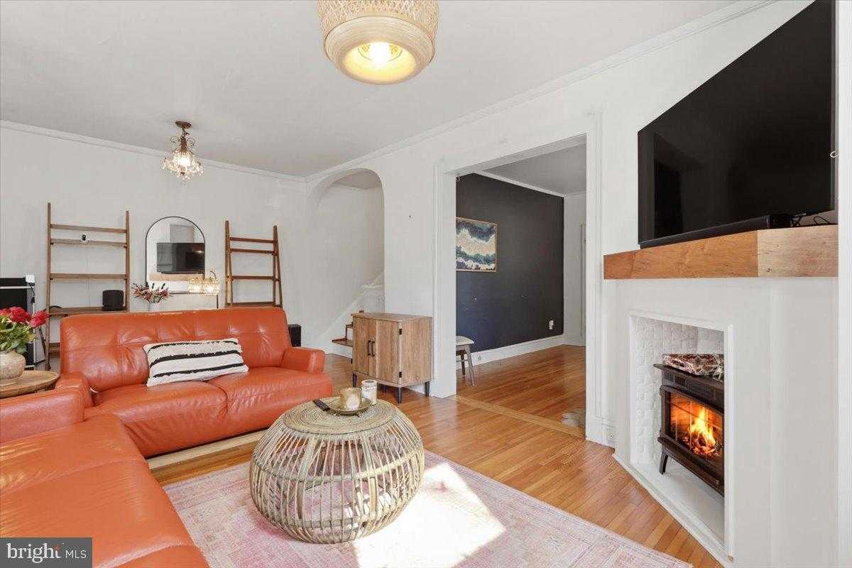 123 W 5th St photo 8