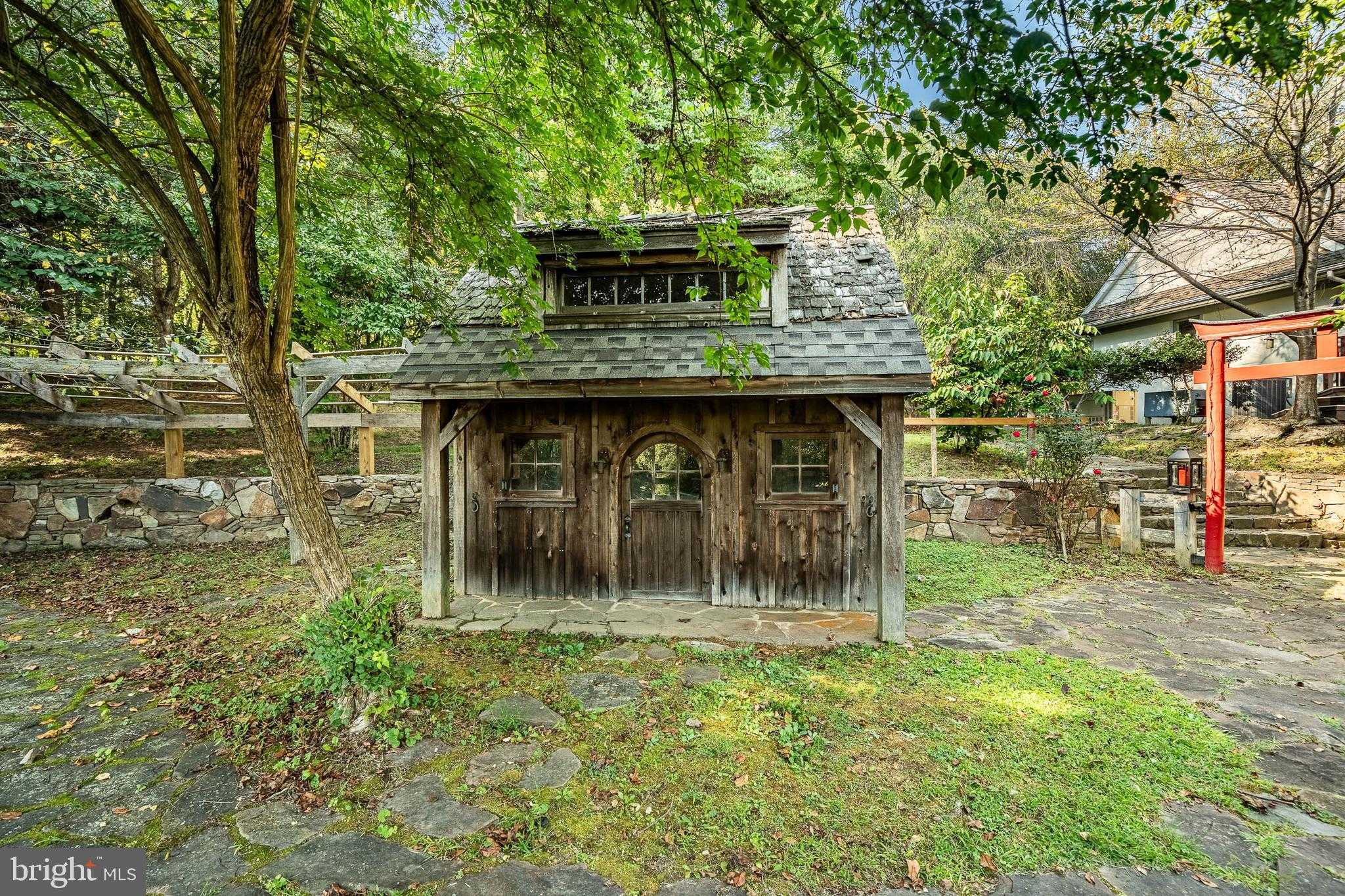 438 Ground Hog College Rd photo 95