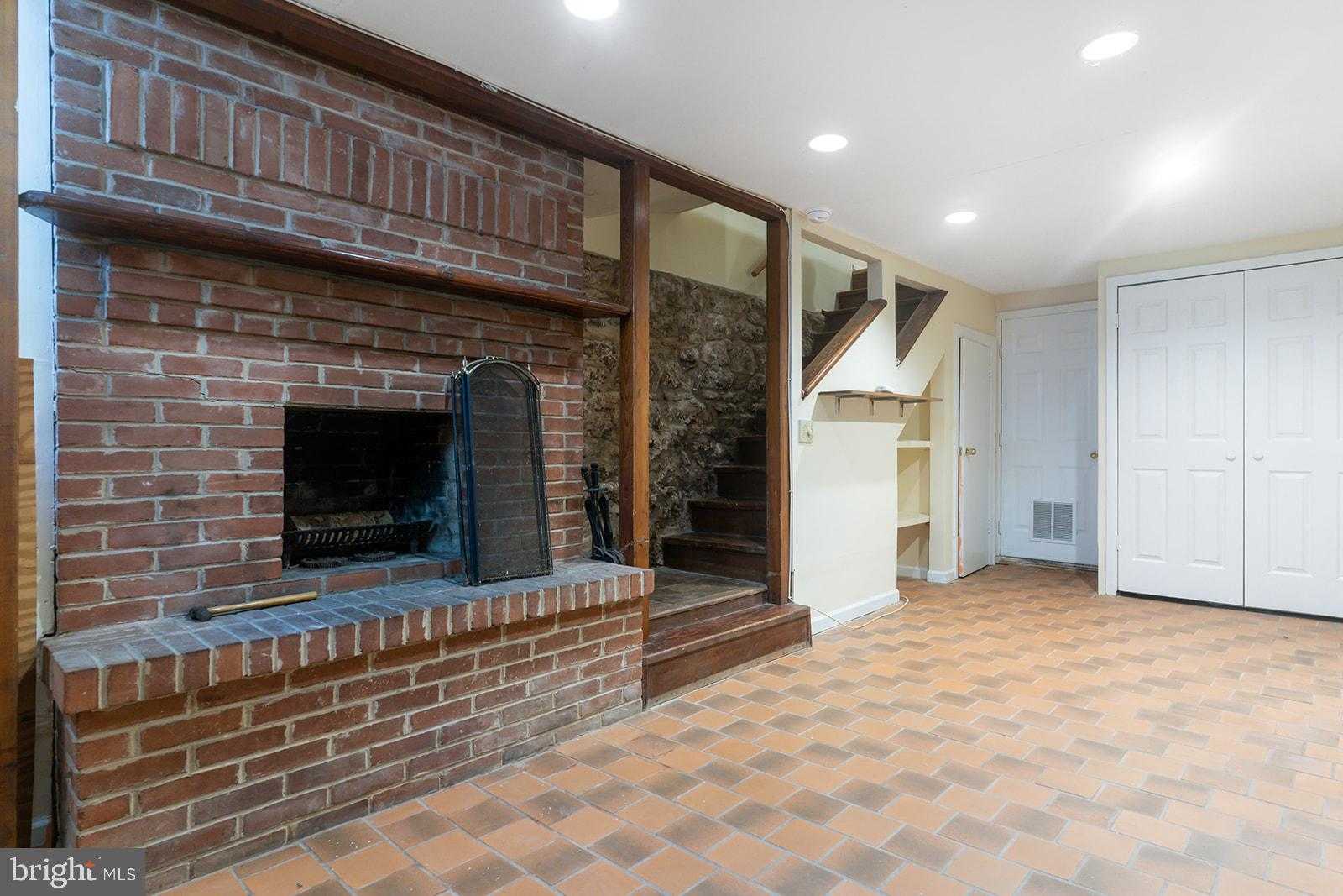 1343 E Hewson St photo 20