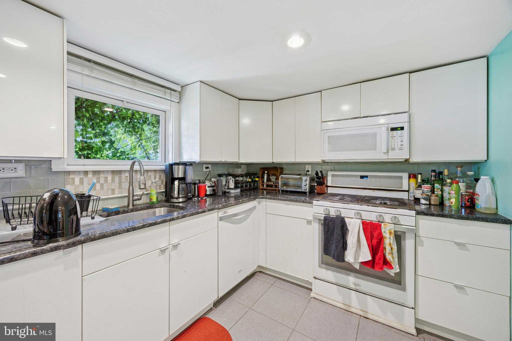 1343 E Hewson St photo 40