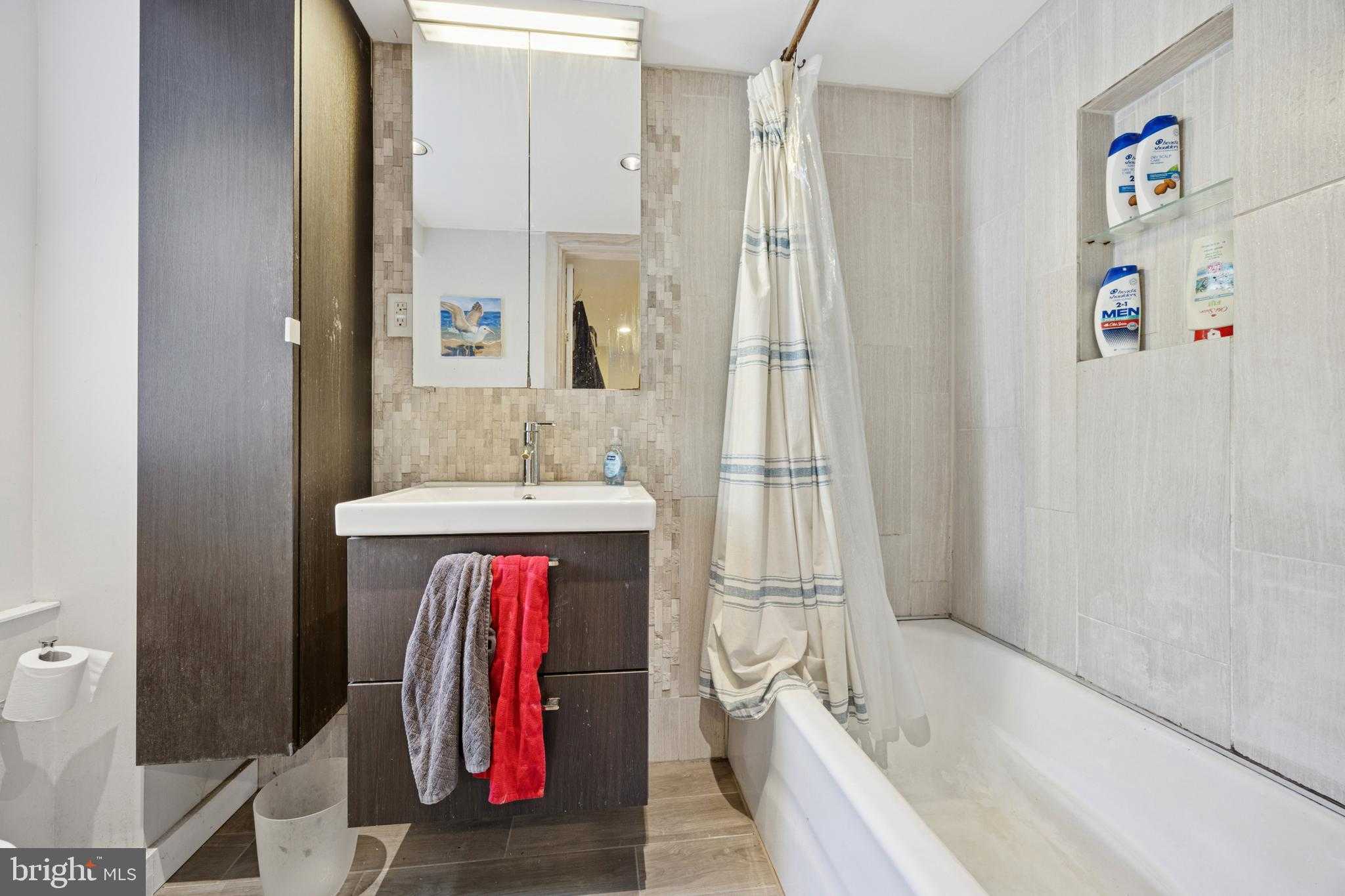 1343 E Hewson St photo 42