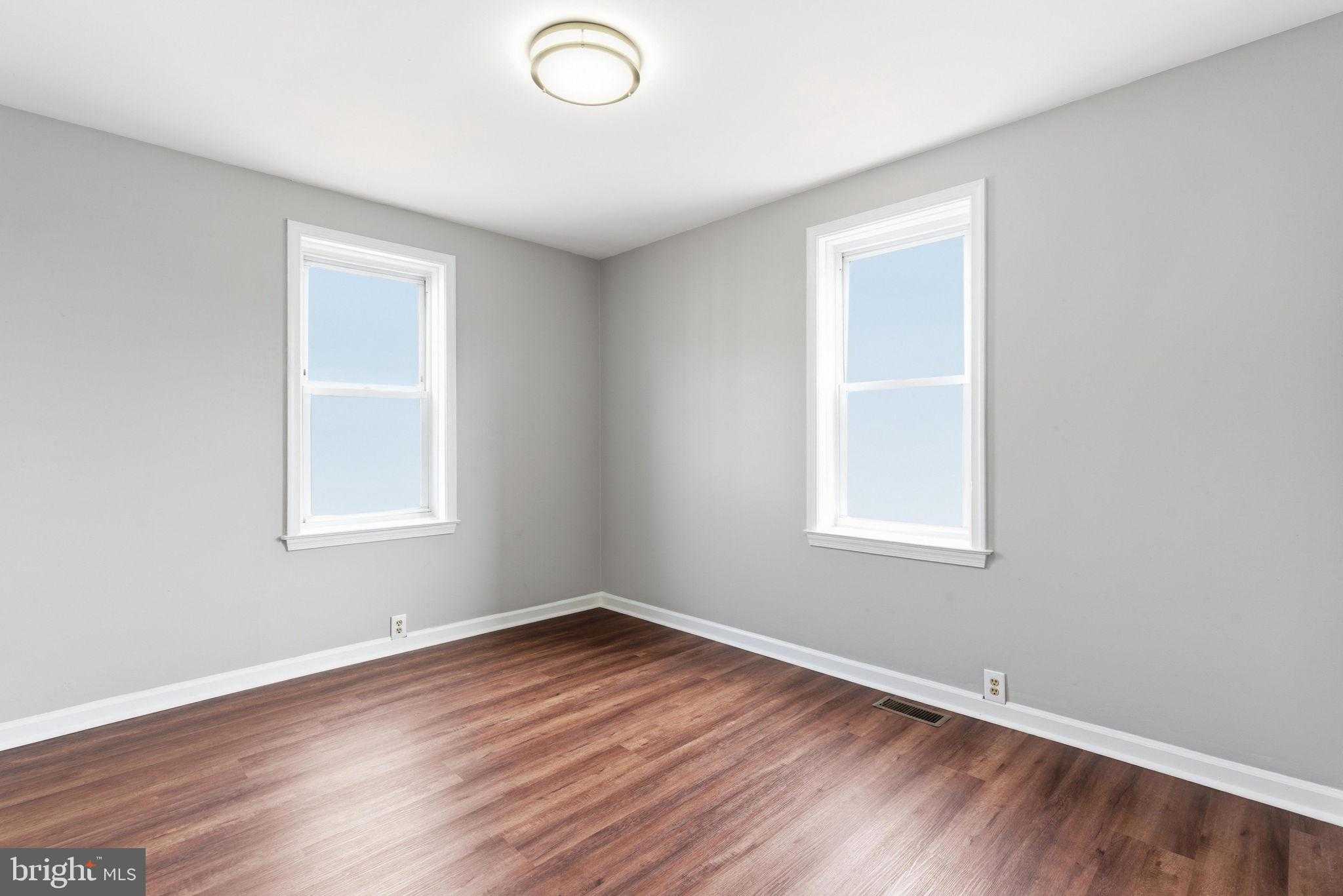 930 12th Ave photo 27