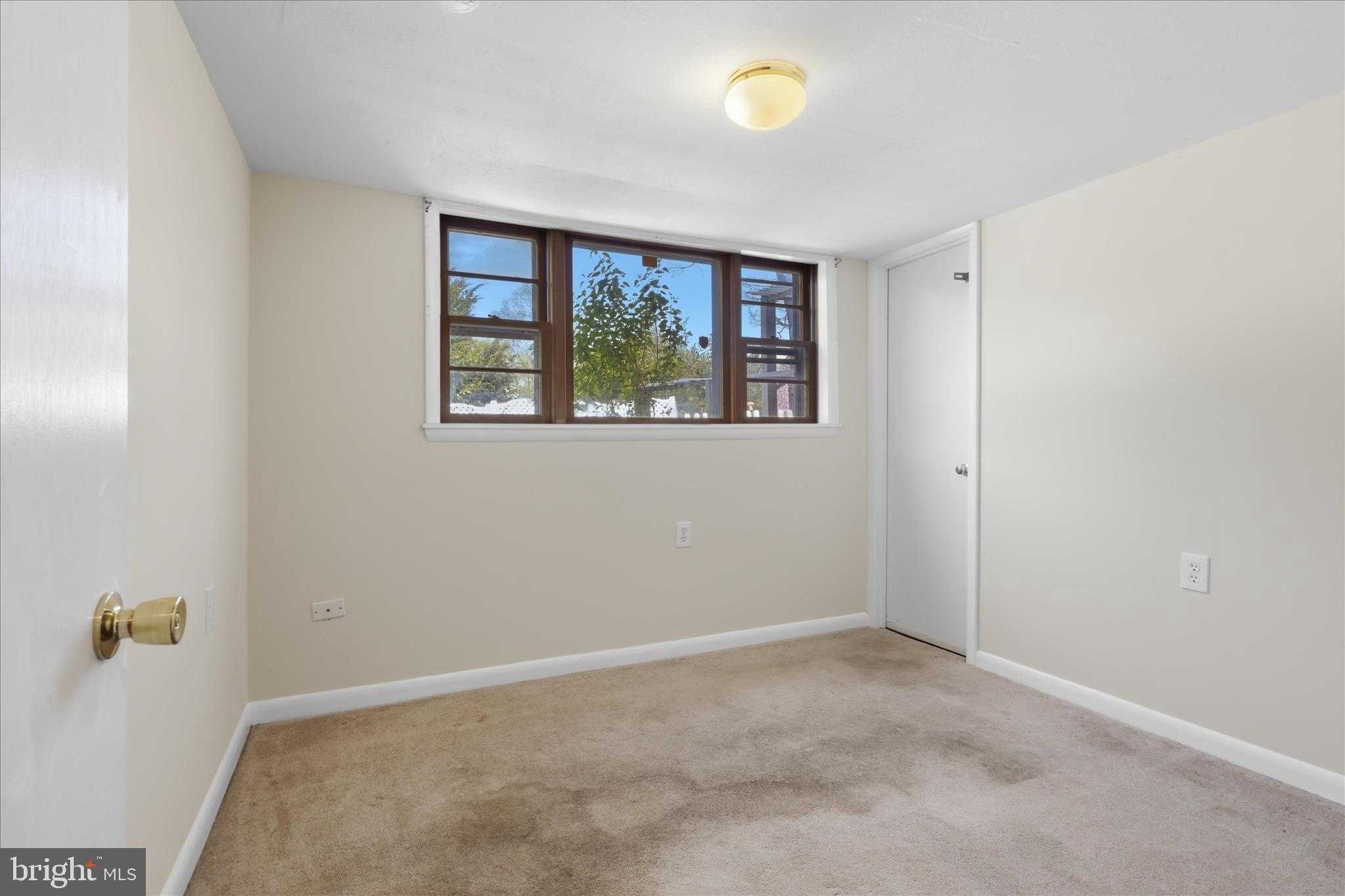 137 Meade Dr photo 31