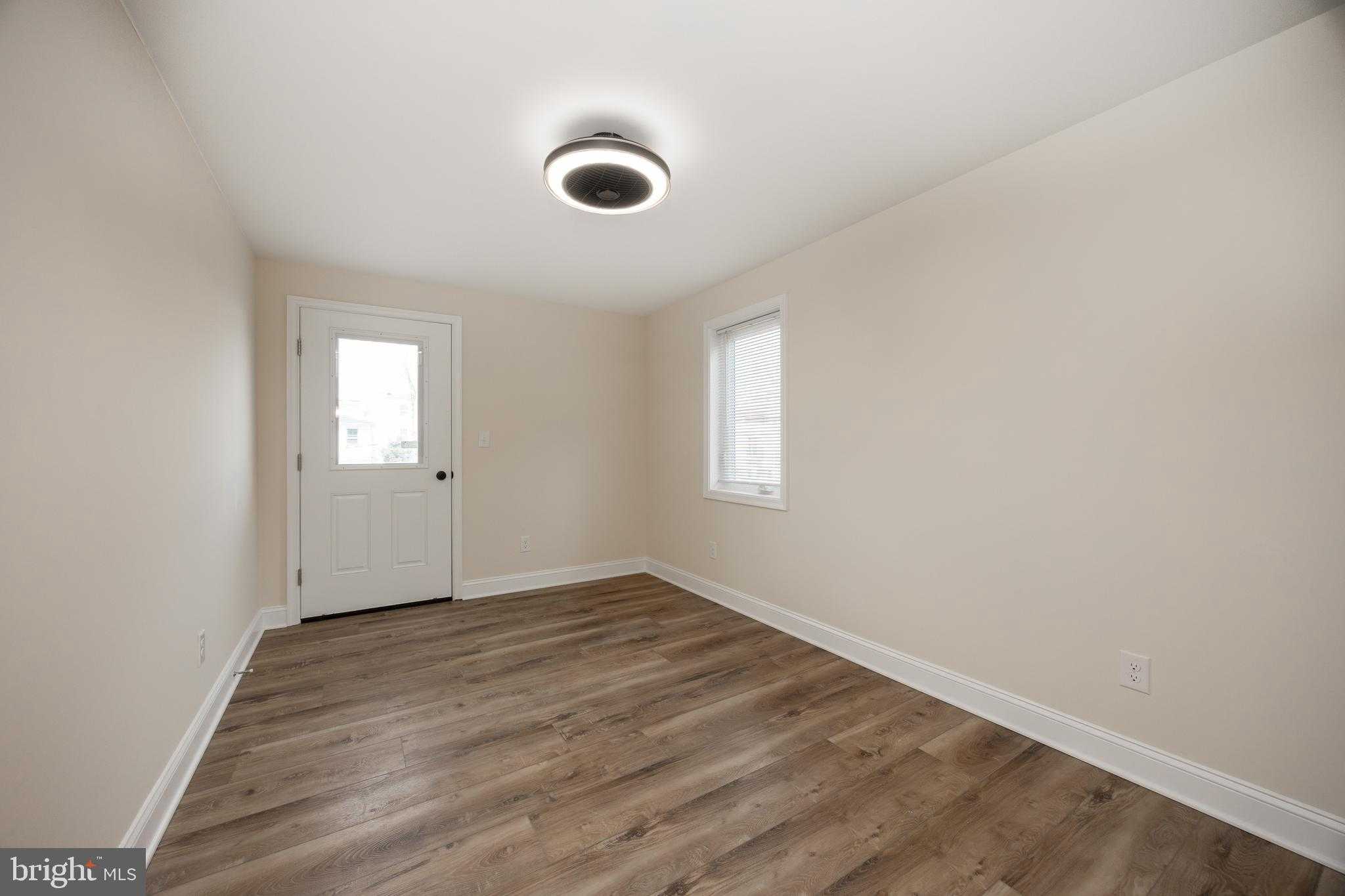 325 W Barnard St photo 52