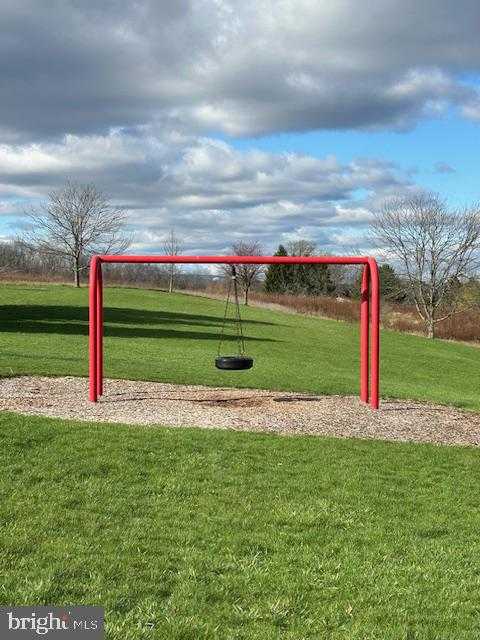 141 Matilda Ave photo 47