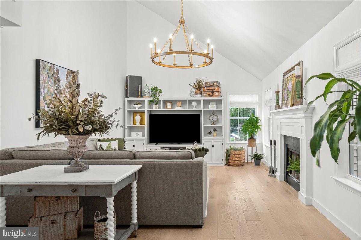 3043 Fairhill Dr photo 11