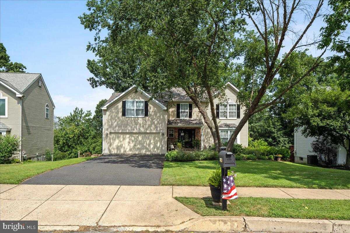 3043 Fairhill Dr photo 2