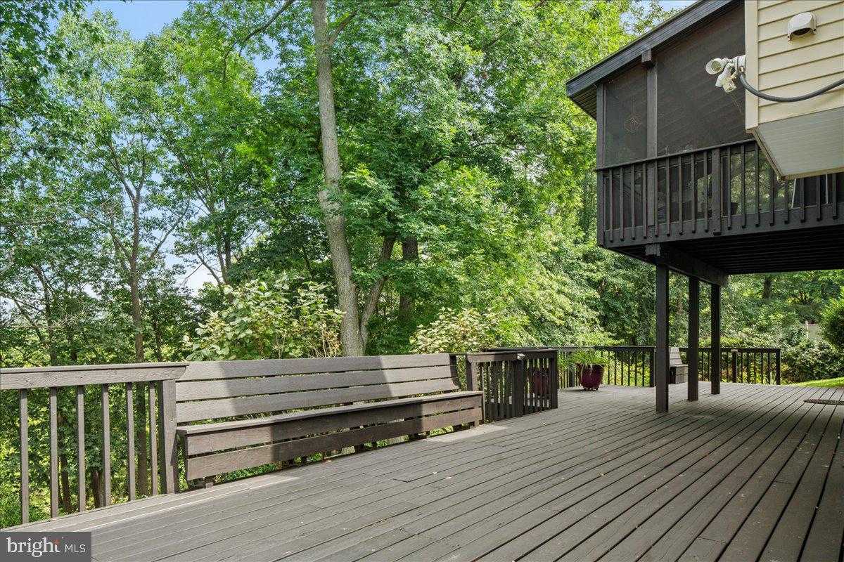 3043 Fairhill Dr photo 3