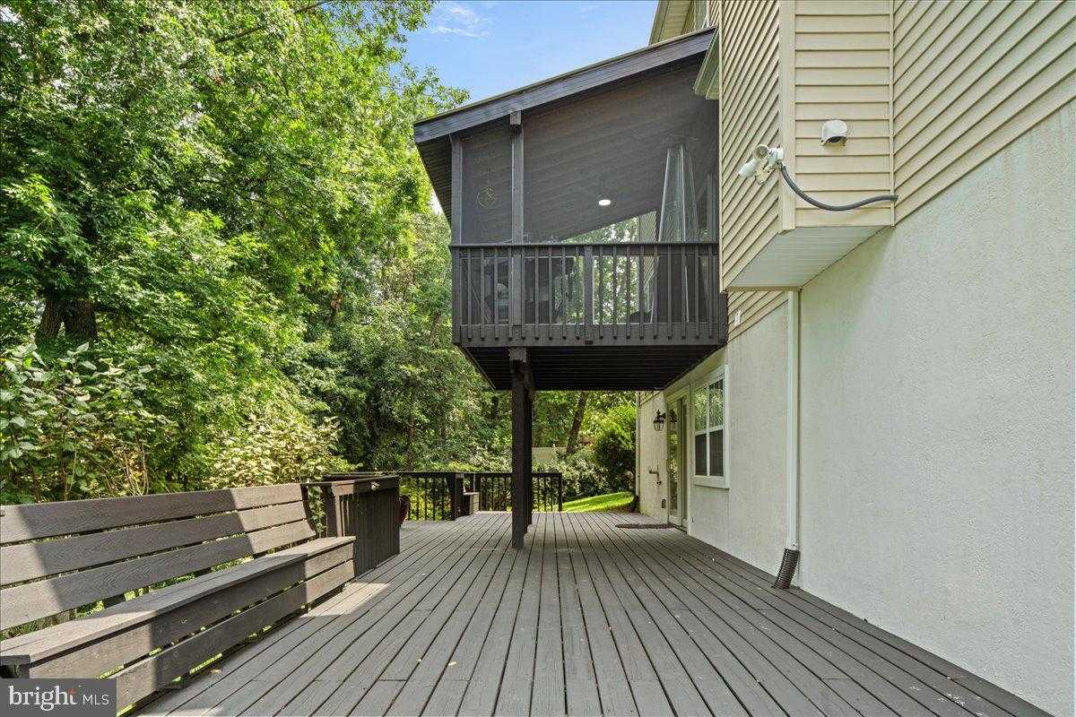 3043 Fairhill Dr photo 5