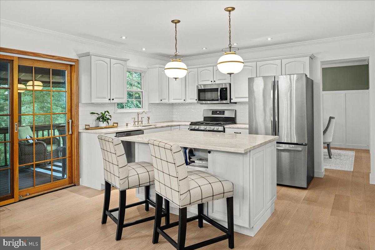 3043 Fairhill Dr photo 8