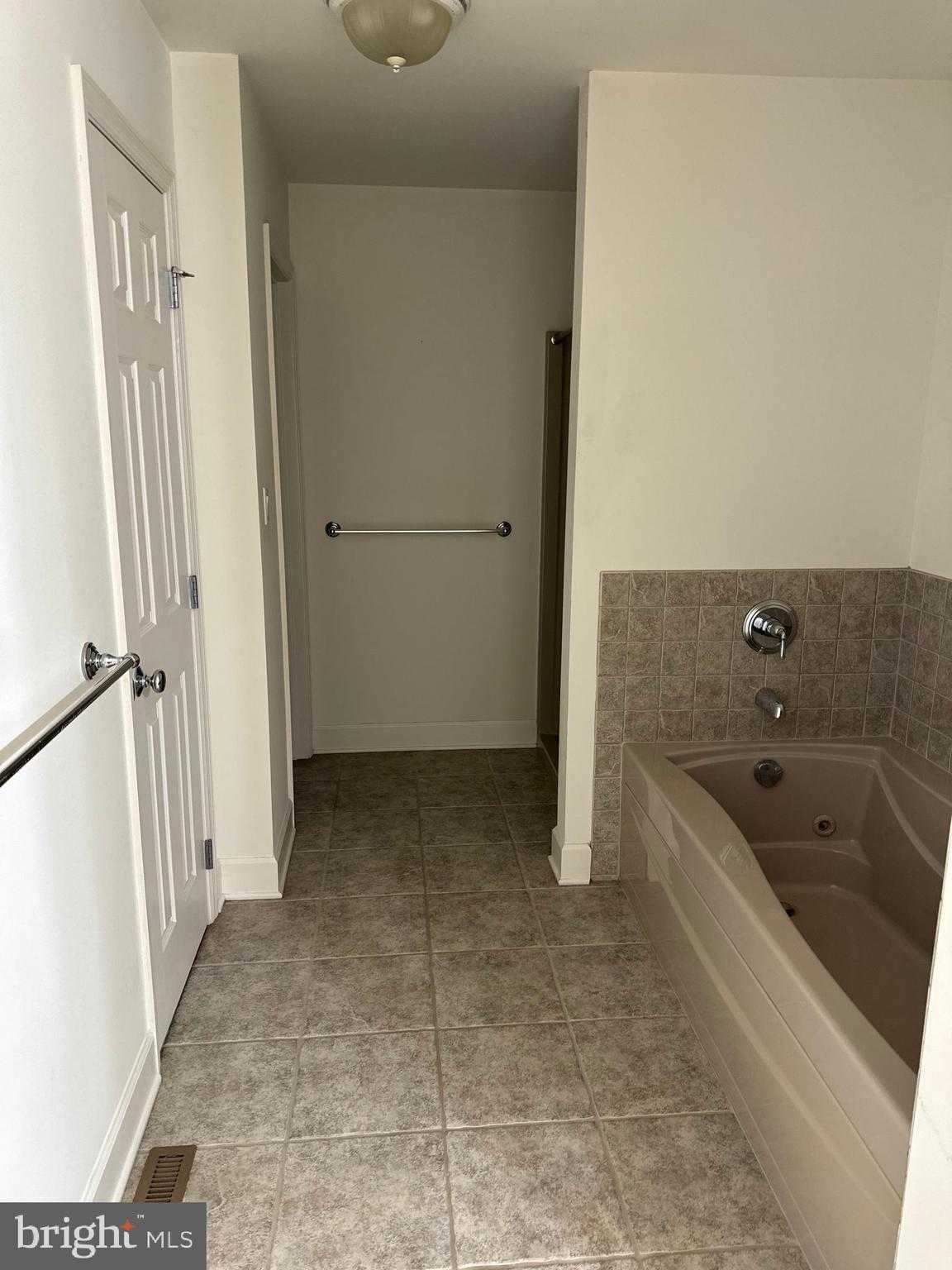 18 Kingswood Dr photo 12