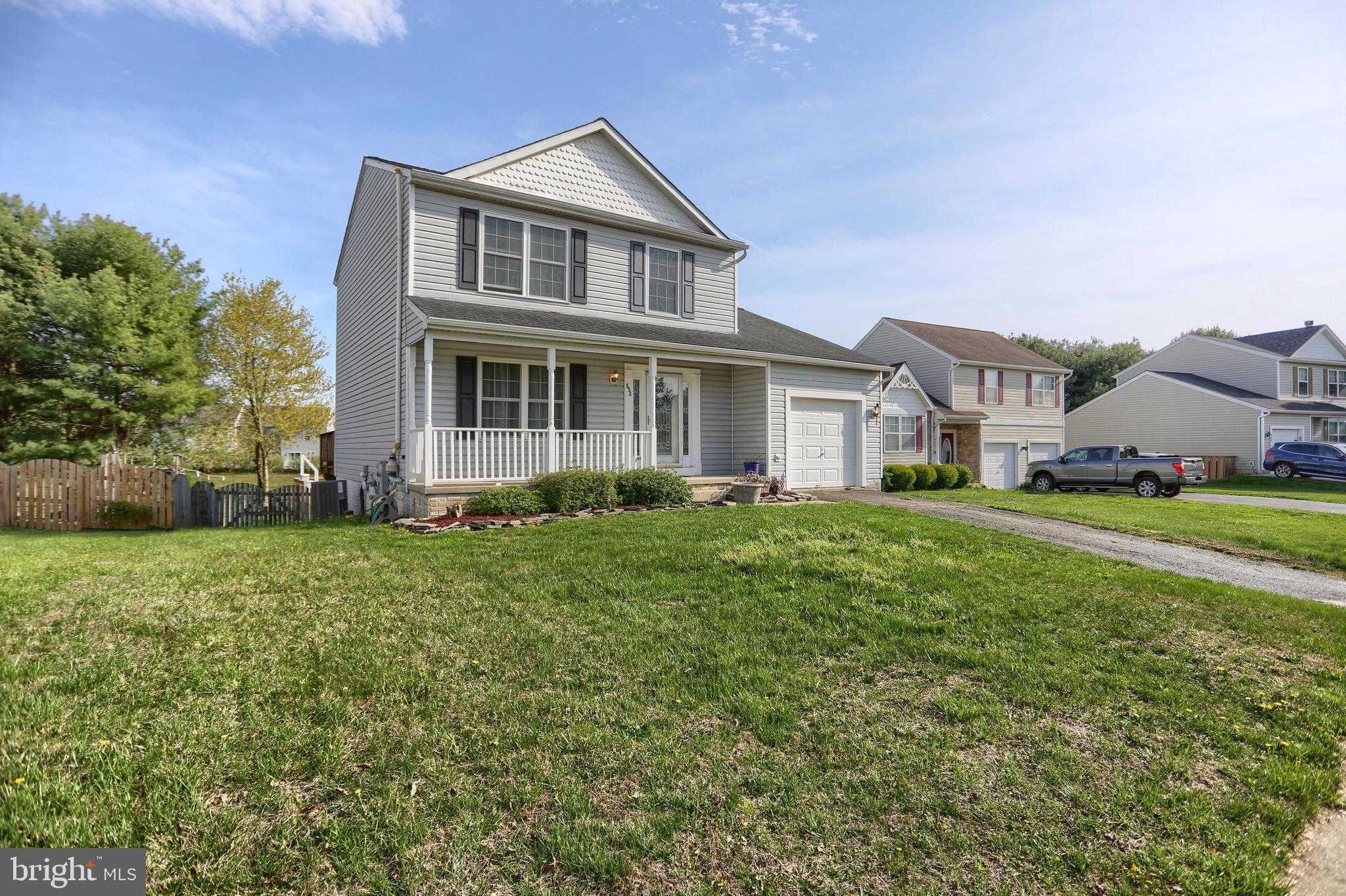 808 White Pine Ln photo 2