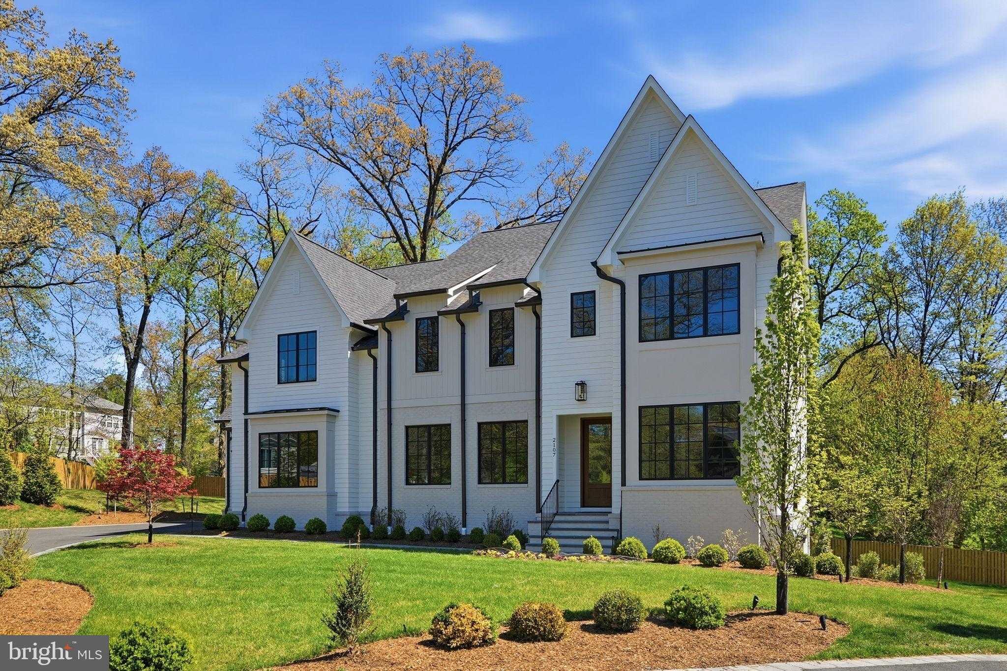 2107 Elliott Ave photo 2