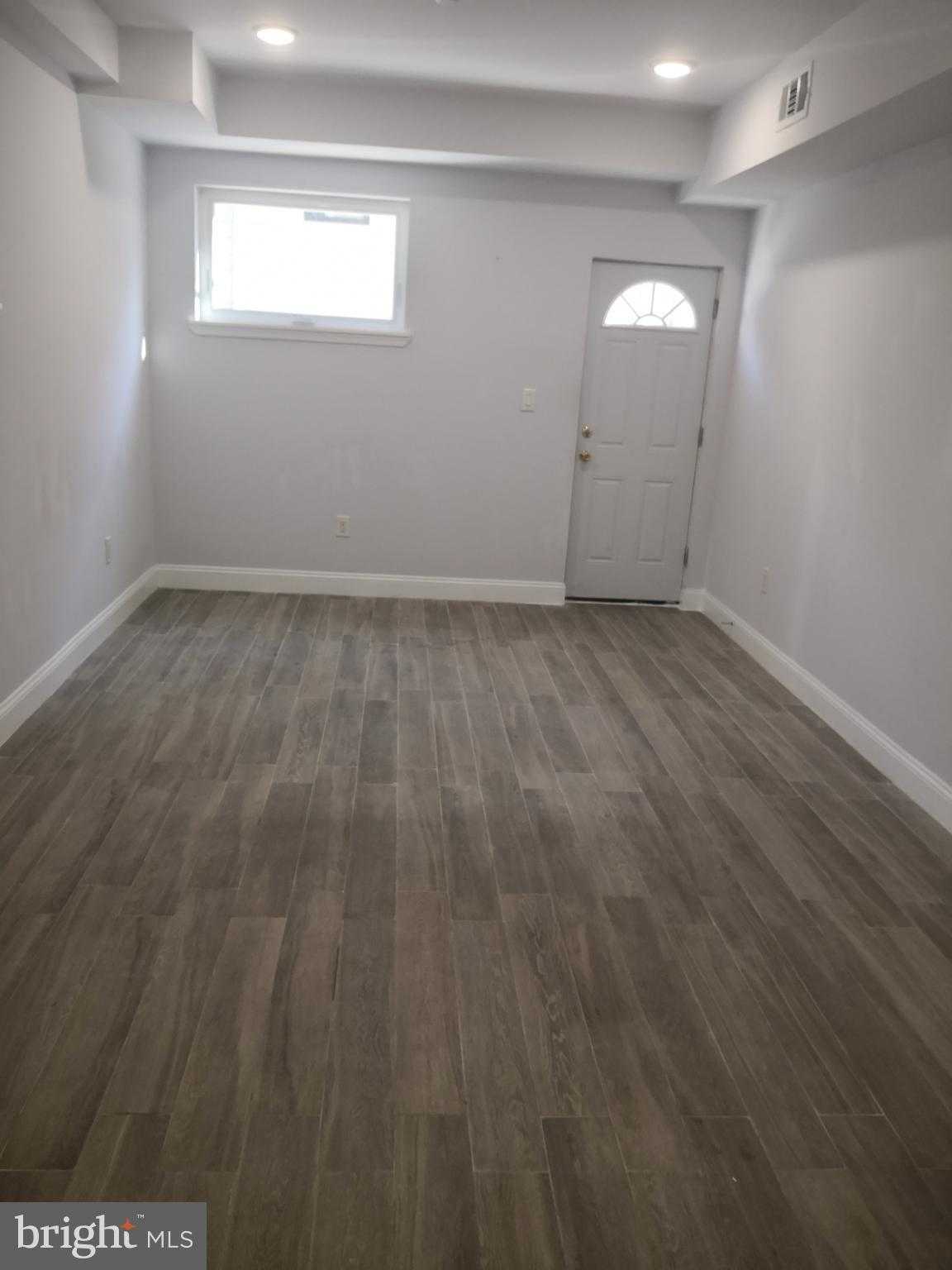 1008 Green St photo 14