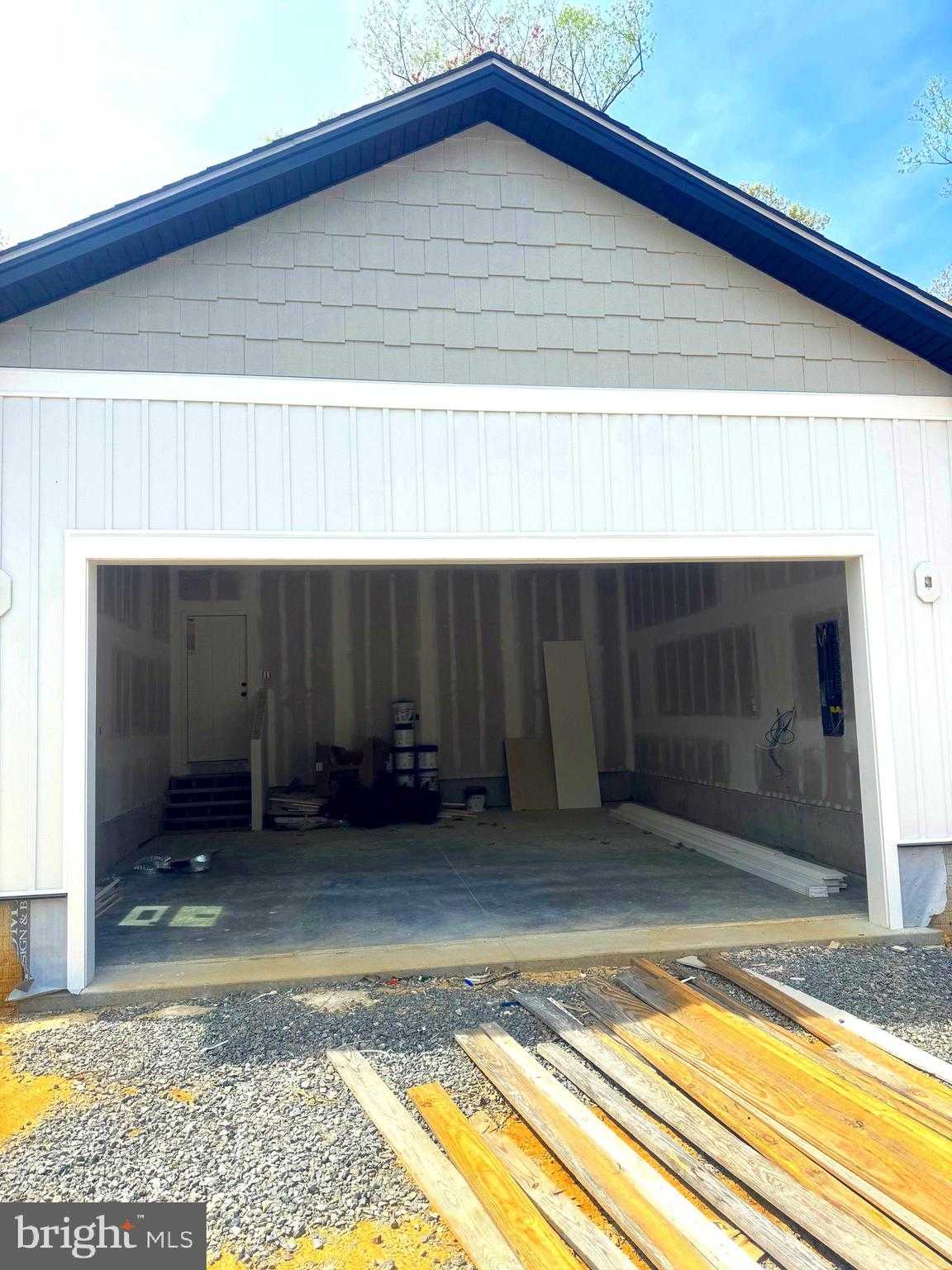 209 Federalist Way photo 2